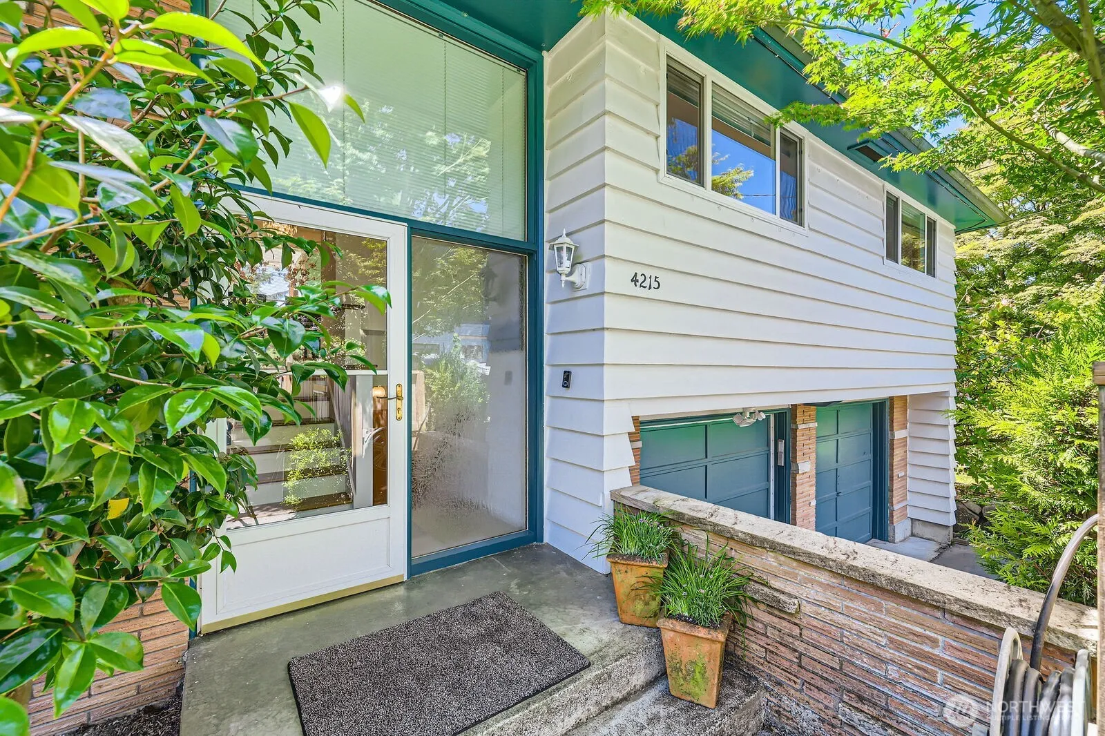 Property photo for 4215 Ne 105th Street, Seattle photo 2