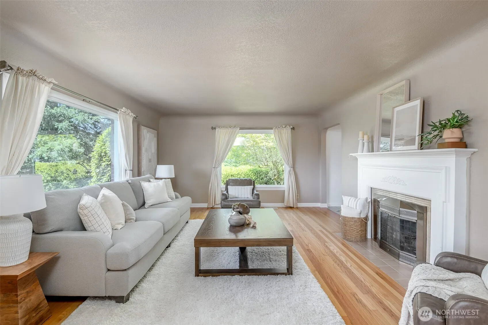 Property photo for 902 S Sunset Drive, Tacoma photo 5