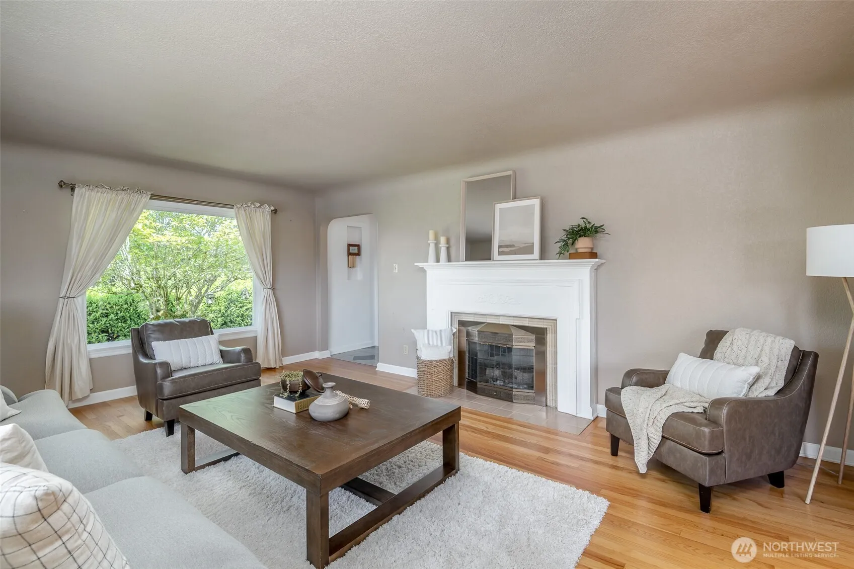 Property photo for 902 S Sunset Drive, Tacoma photo 4