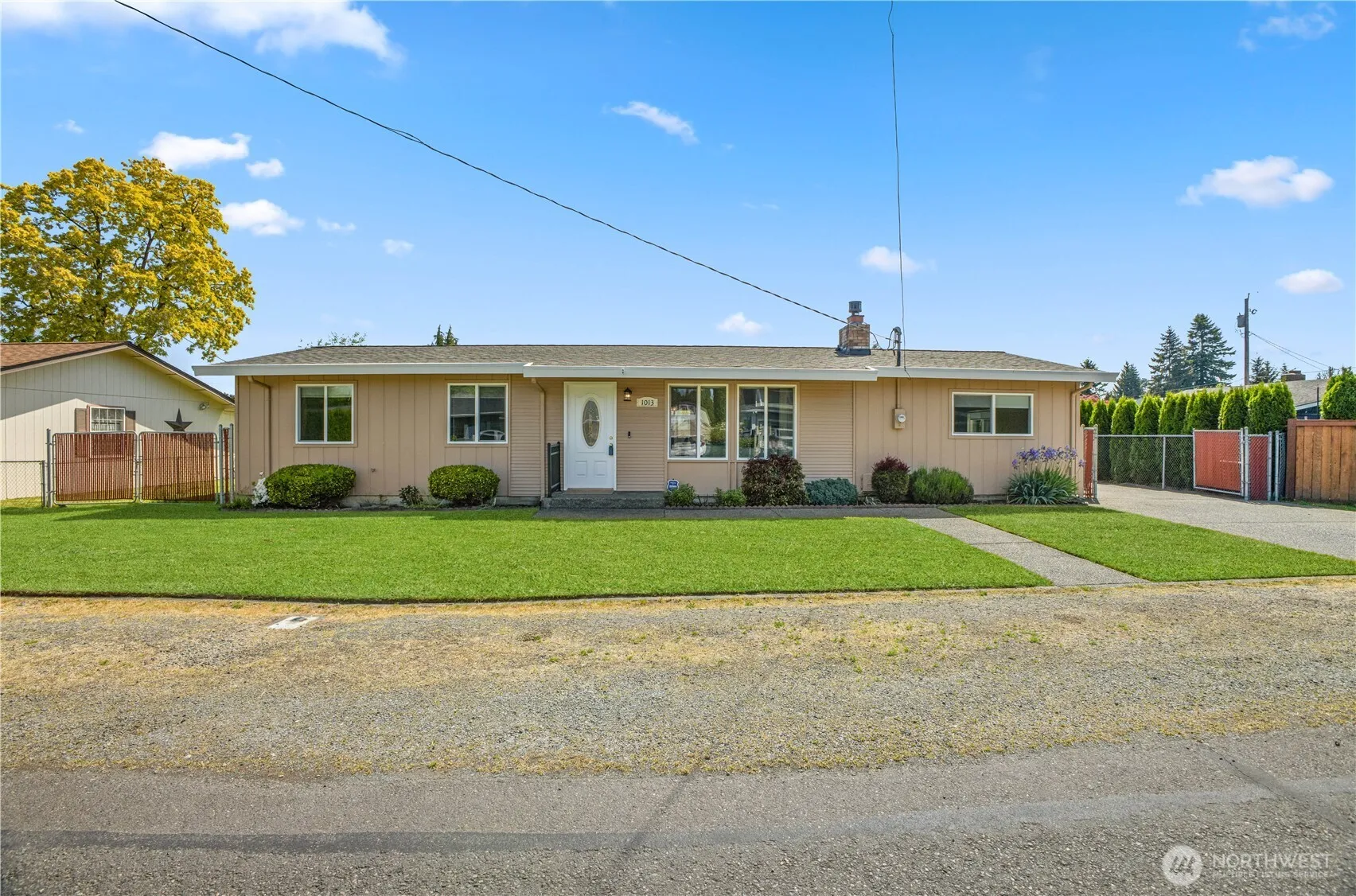 Property photo for 1013 21st Street Nw, Puyallup