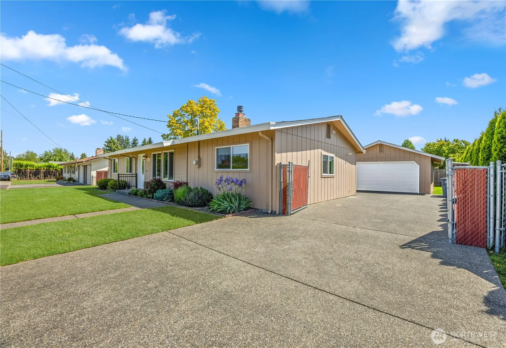 Property photo for 1013 21st Street Nw, Puyallup photo 2