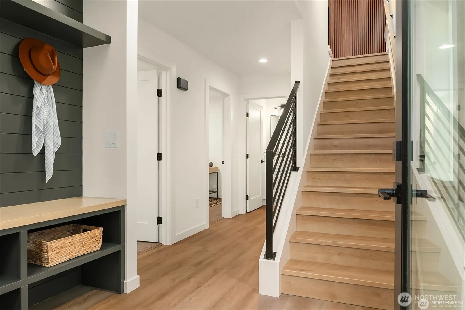 Property photo for 1727 25th Avenue #b, Seattle photo 2