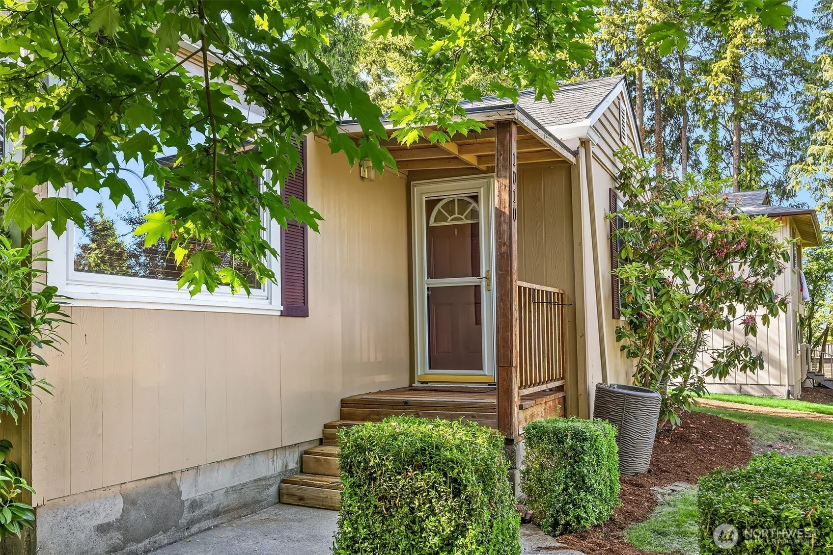 Property photo for 1010 E Marine View Drive, Everett photo 2