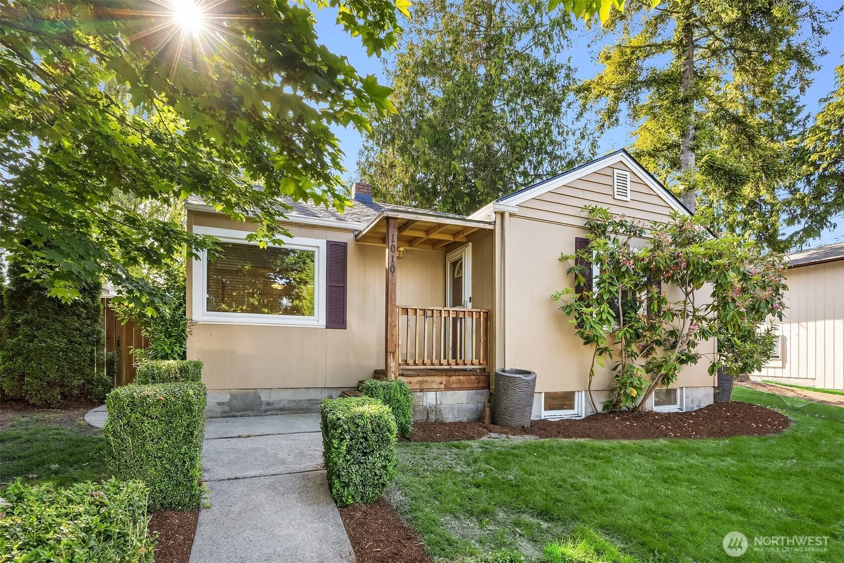Property photo for 1010 E Marine View Drive, Everett