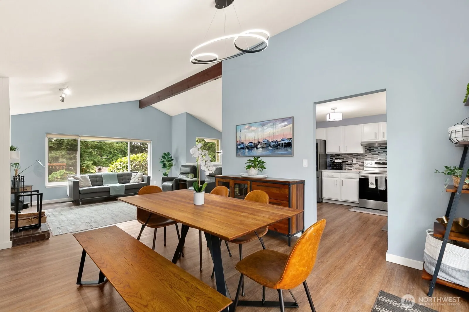 Property photo for 11737 5th Avenue Ne #b, Seattle photo 4