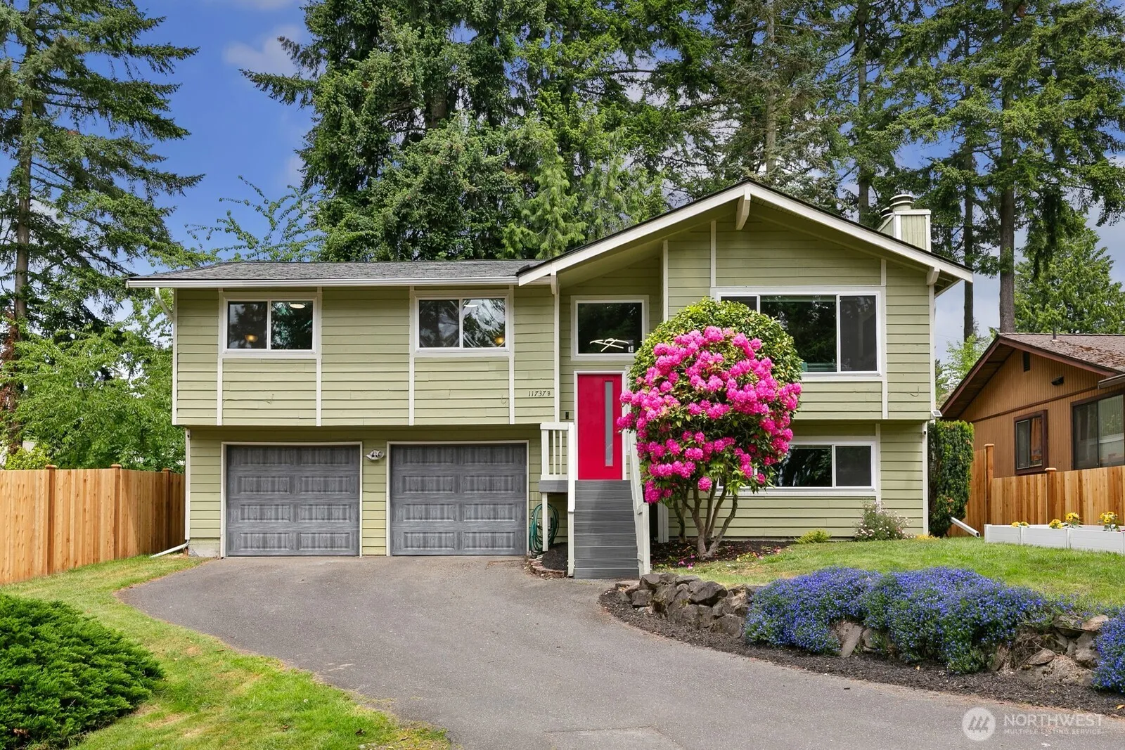 Property photo for 11737 5th Avenue Ne #b, Seattle