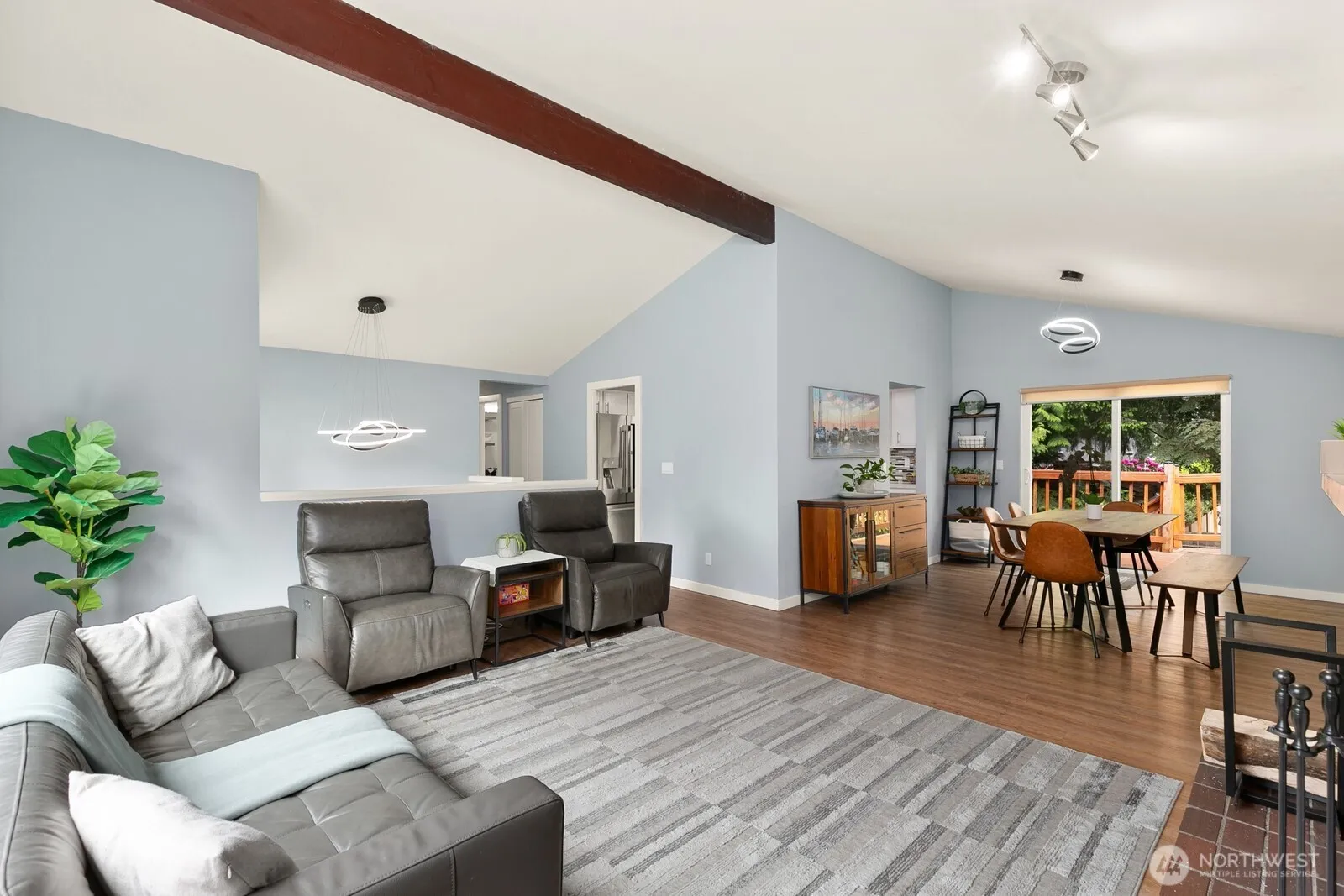 Property photo for 11737 5th Avenue Ne #b, Seattle photo 2