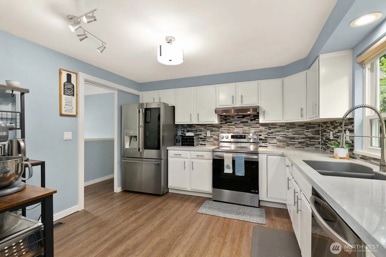 Property photo for 11737 5th Avenue Ne #b, Seattle photo 3