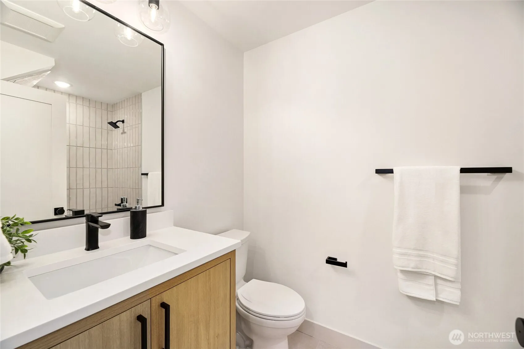 Property photo for 4517 44th Avenue Sw #unit B, Seattle photo 5