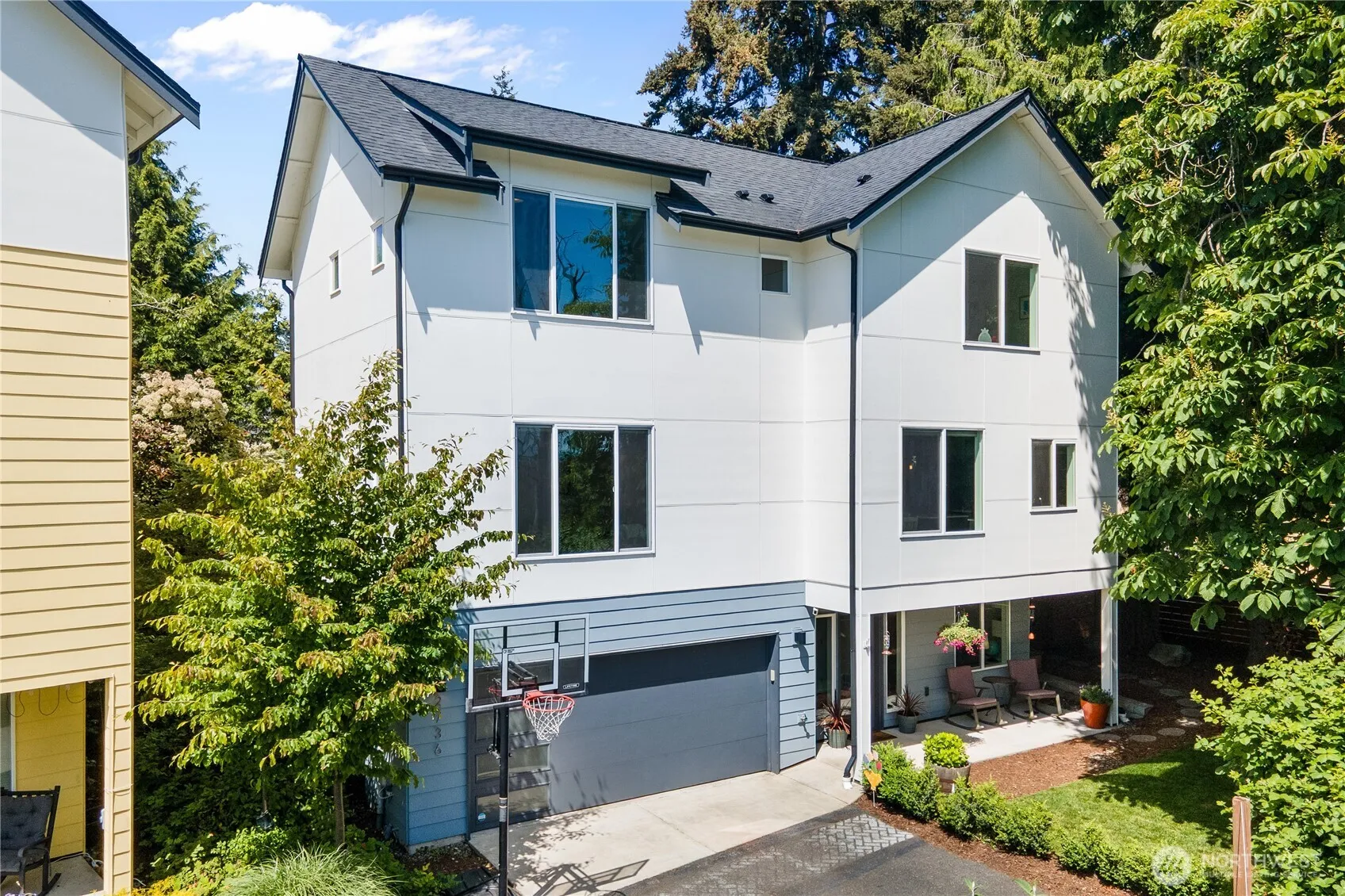 Property photo for 2736 Sw Holden Street, Seattle