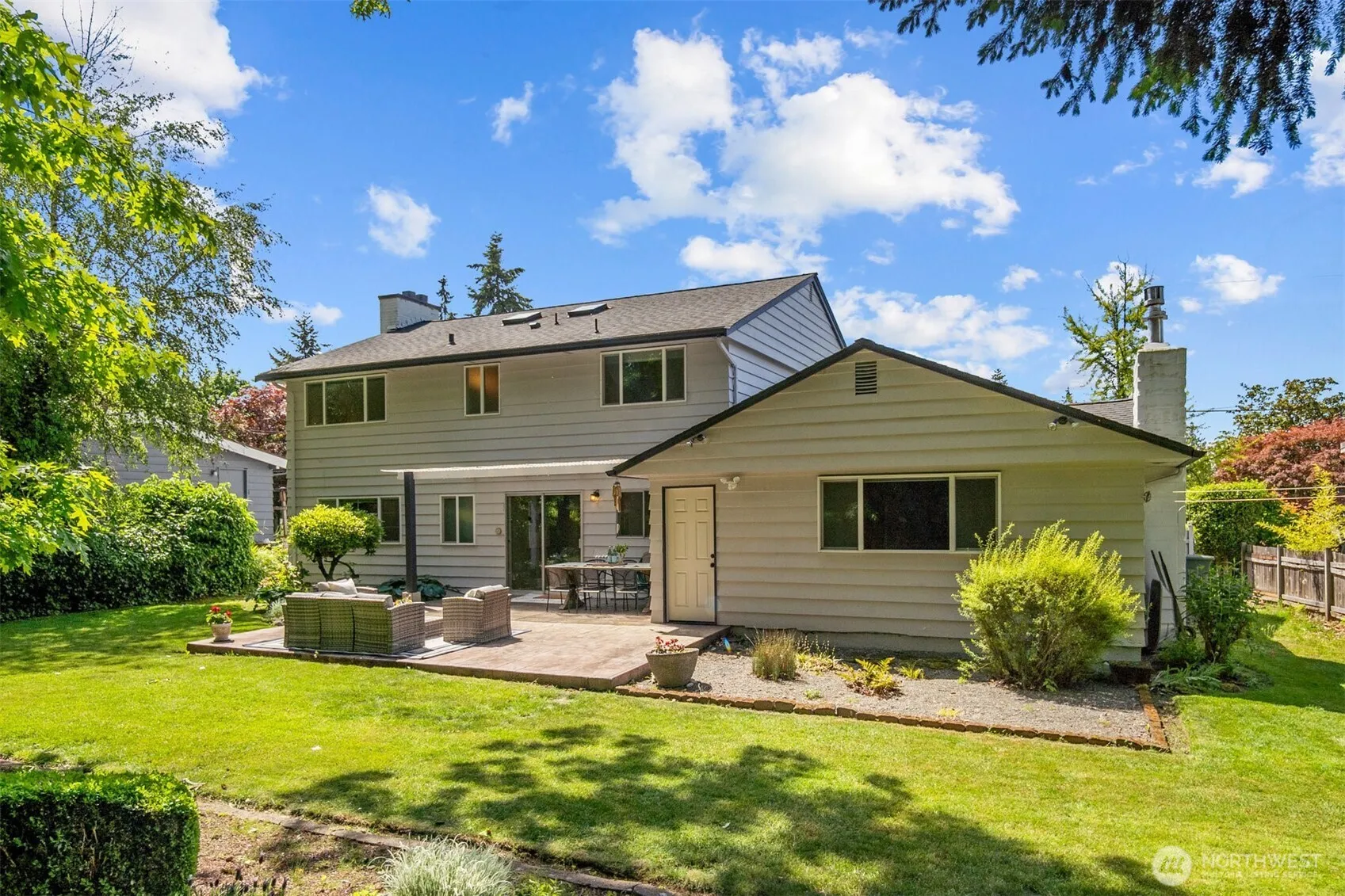 Property photo for 15406 Ne 3rd Place, Bellevue photo 2