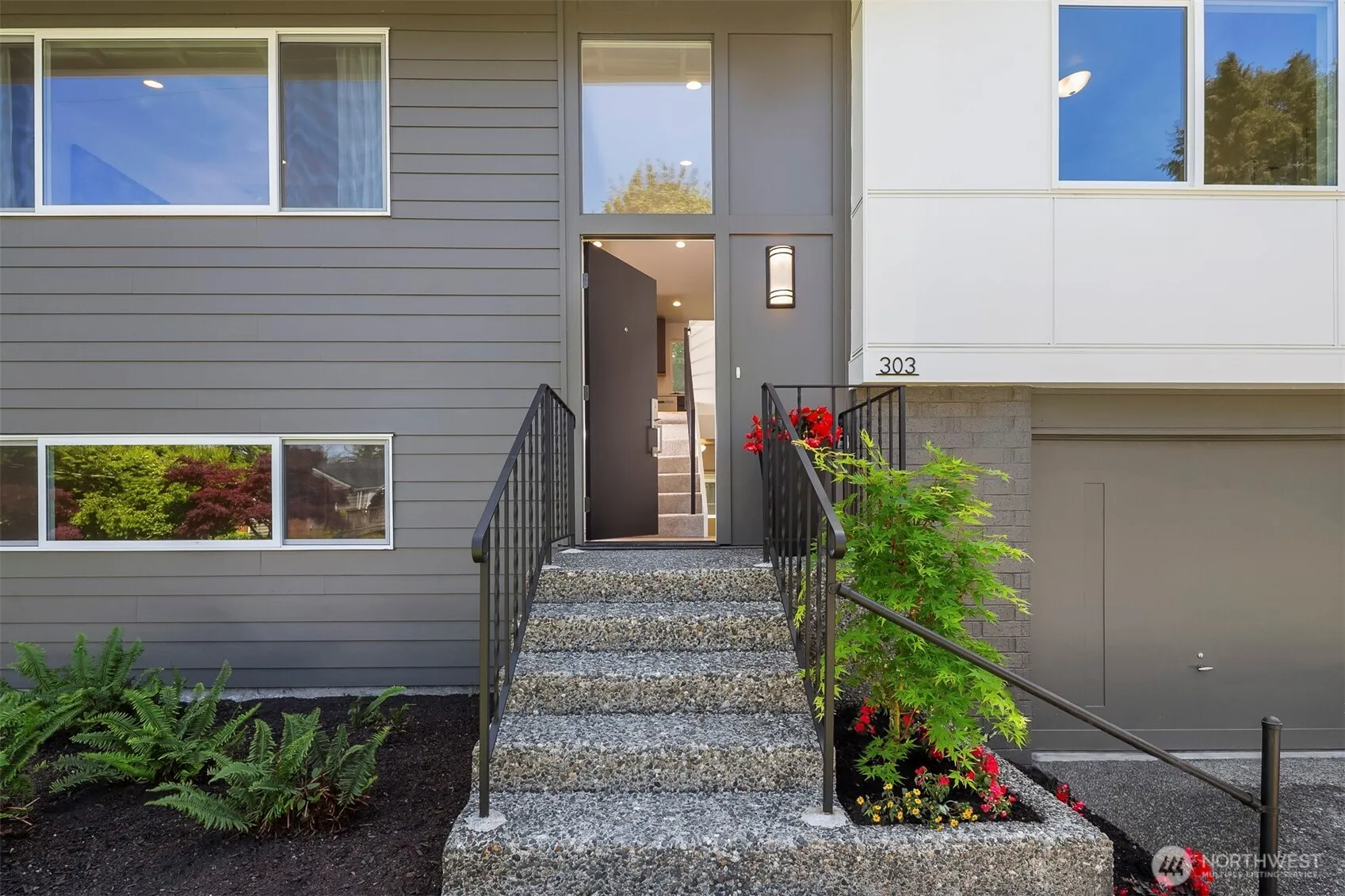 Property photo for 303 Ne 133rd Street, Seattle photo 3