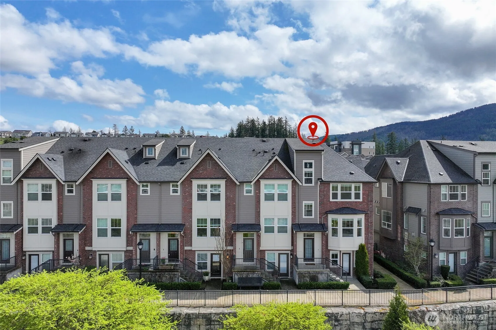 Property photo for 1362 Williamsburg Walk Ne, Issaquah photo 2