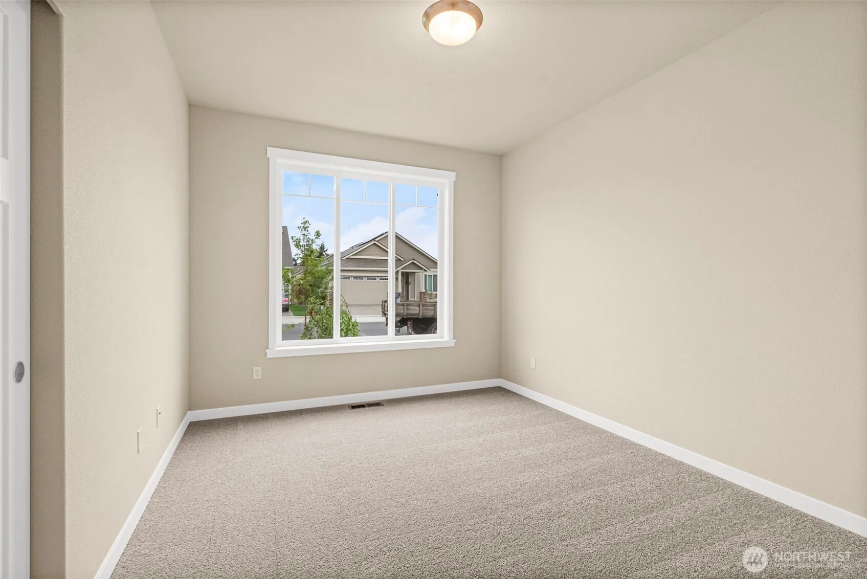 Property photo for 9641 7th Avenue Se, Lacey photo 3