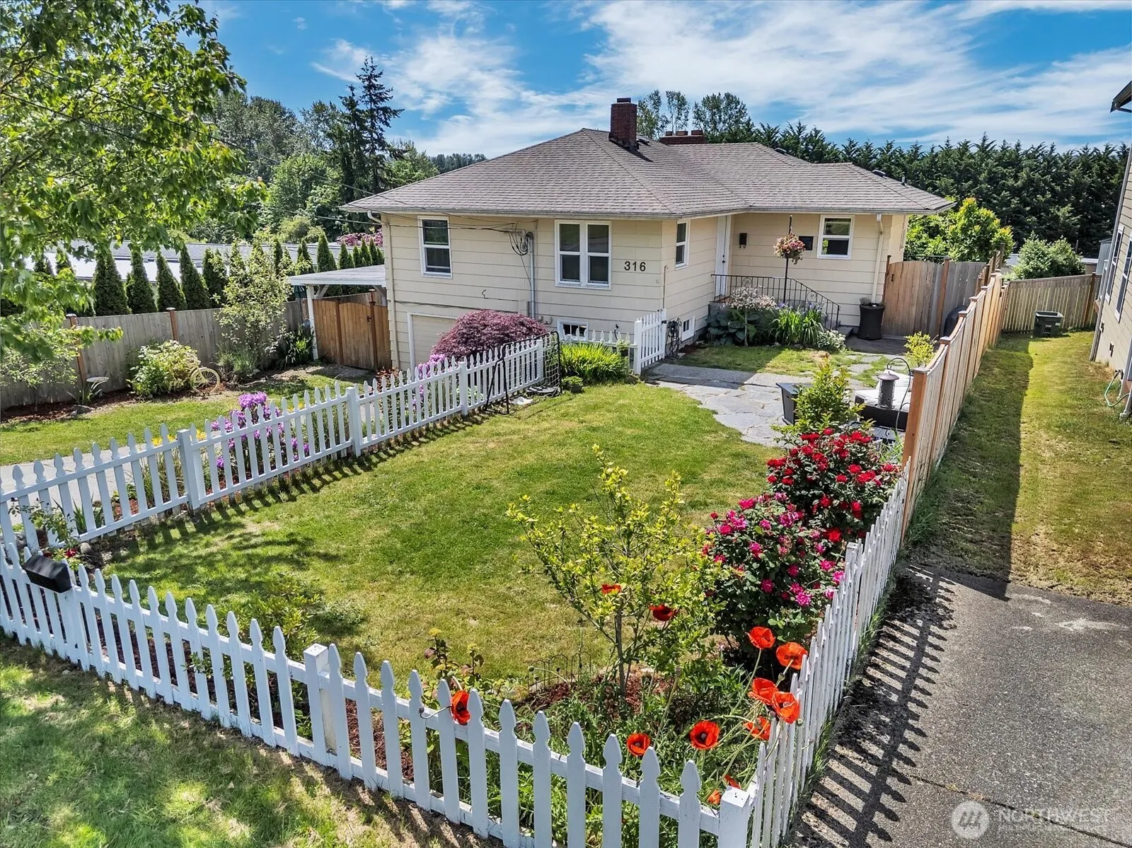 Property photo for 316 Avenue J, Snohomish photo 2
