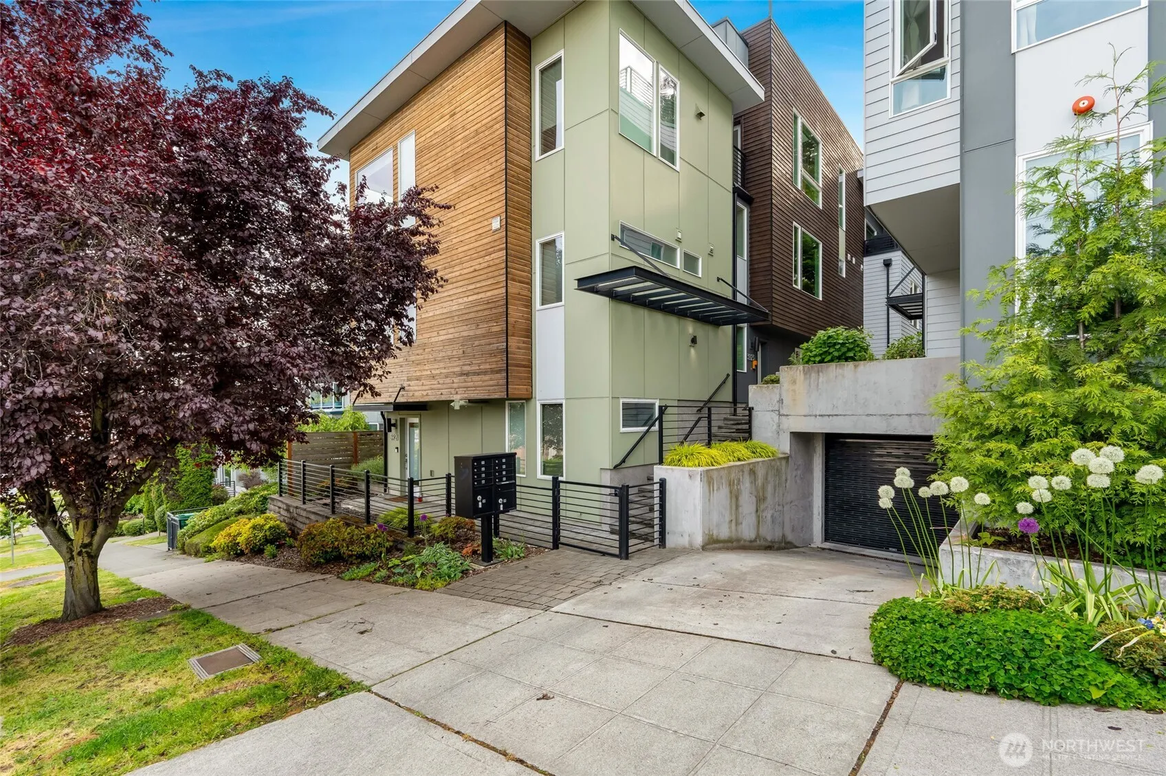 Property photo for 3923 2nd Avenue Ne, Seattle