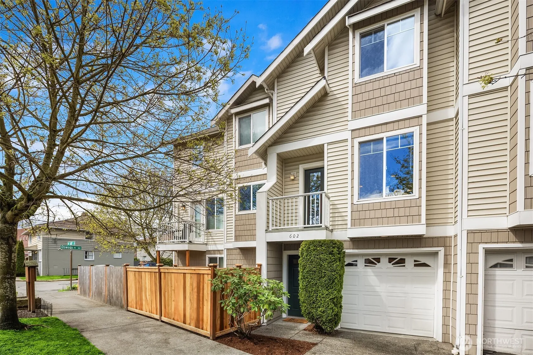 Property photo for 602 Ne 68th Street, Seattle photo 2