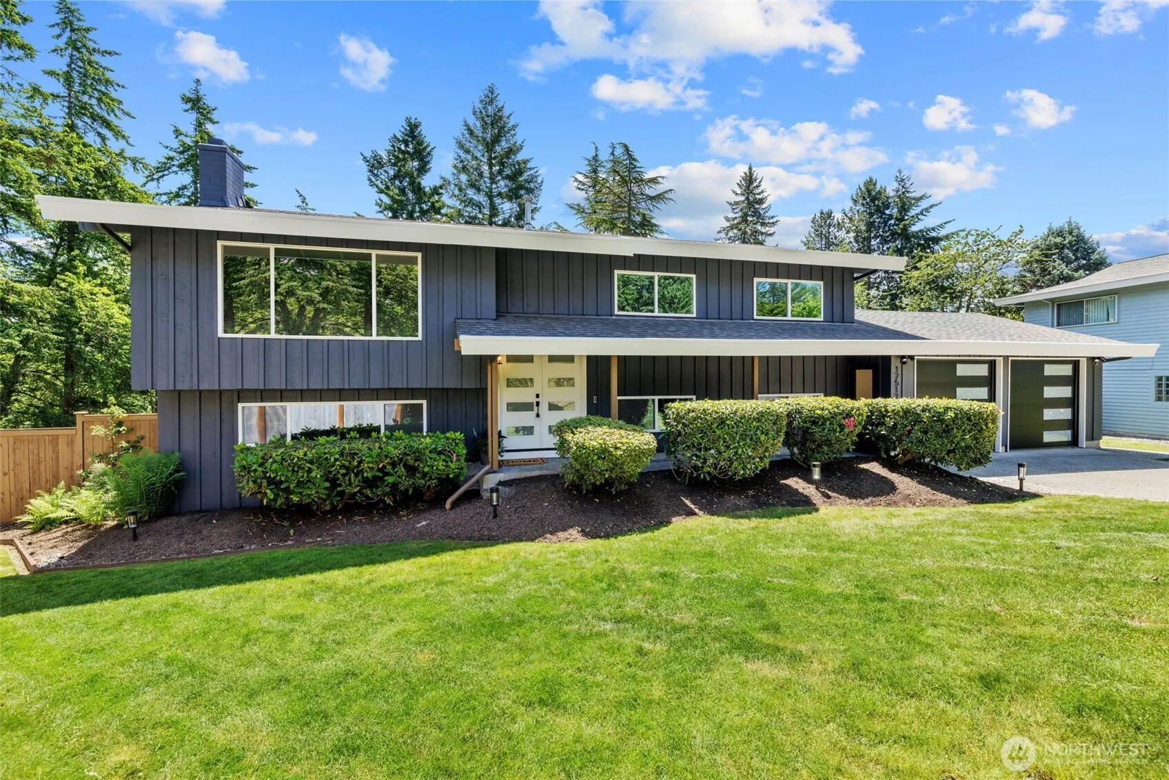 17517 Ne 22nd Court, Redmond