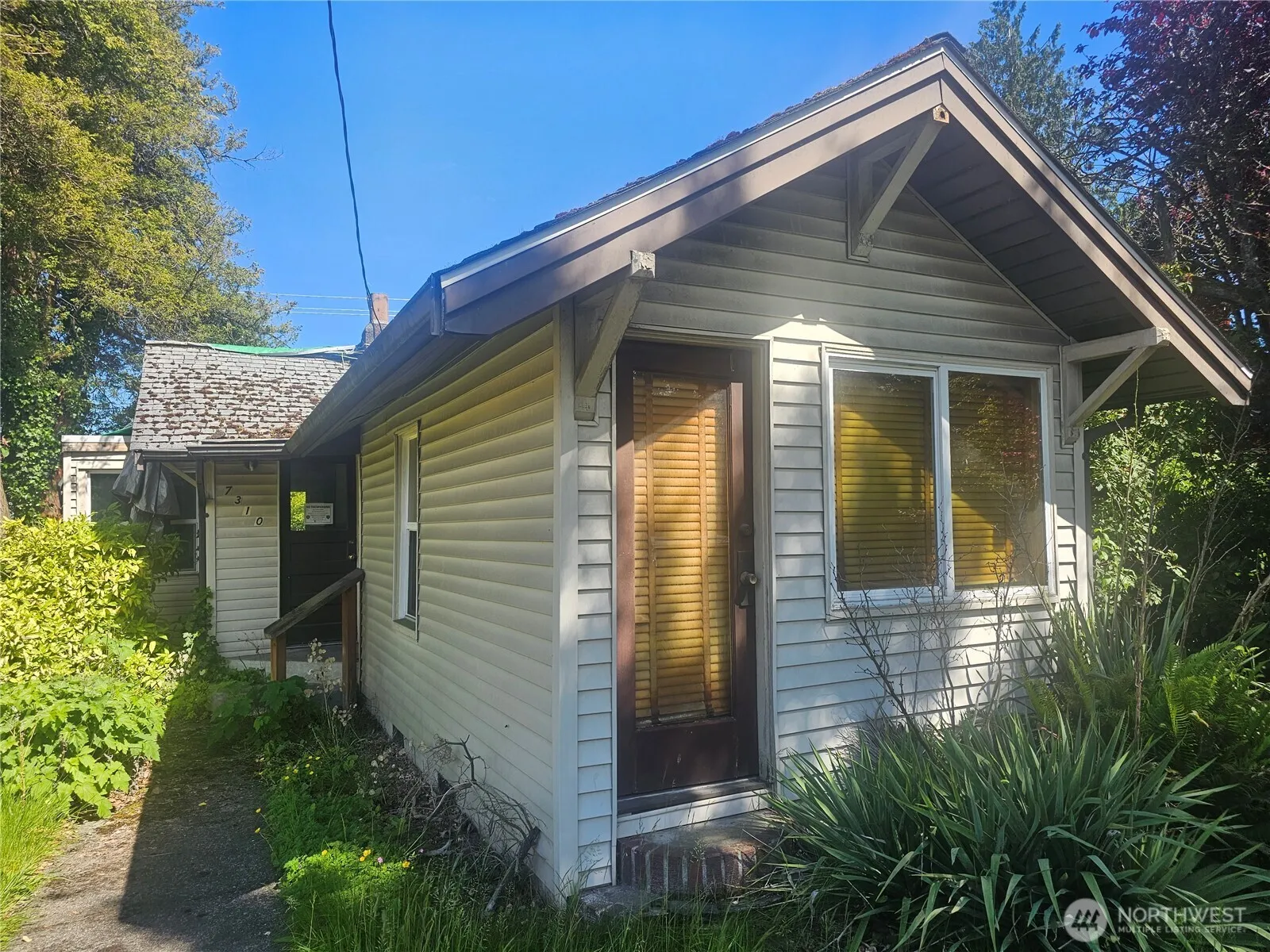Property photo for 7310 35th Avenue Sw, Seattle photo 2
