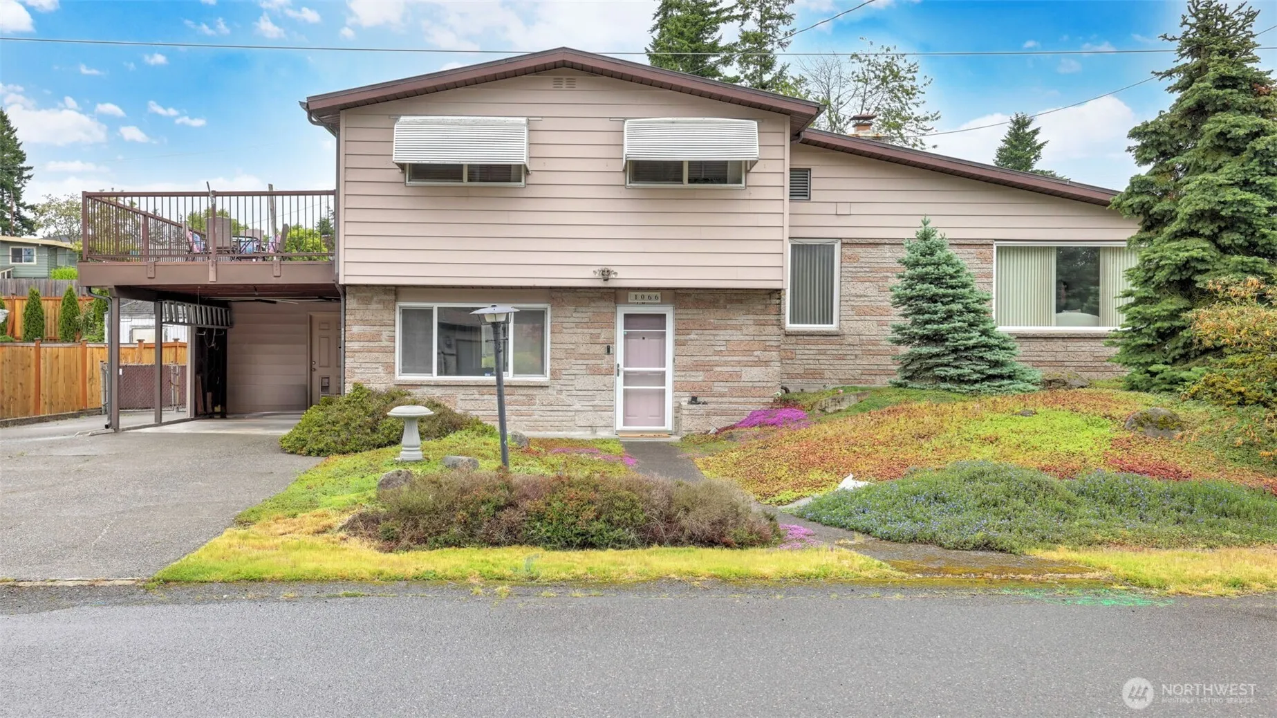 Property photo for 1066 Lynnwood Avenue Ne, Renton