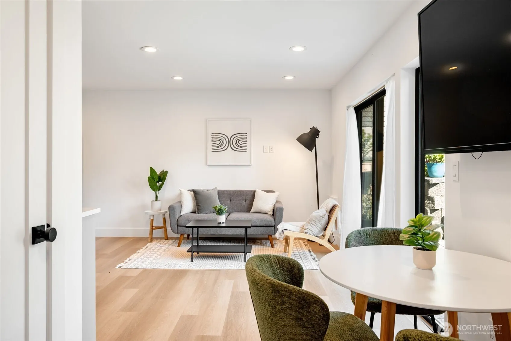 Property photo for 3240 32nd Avenue W #b, Seattle photo 4