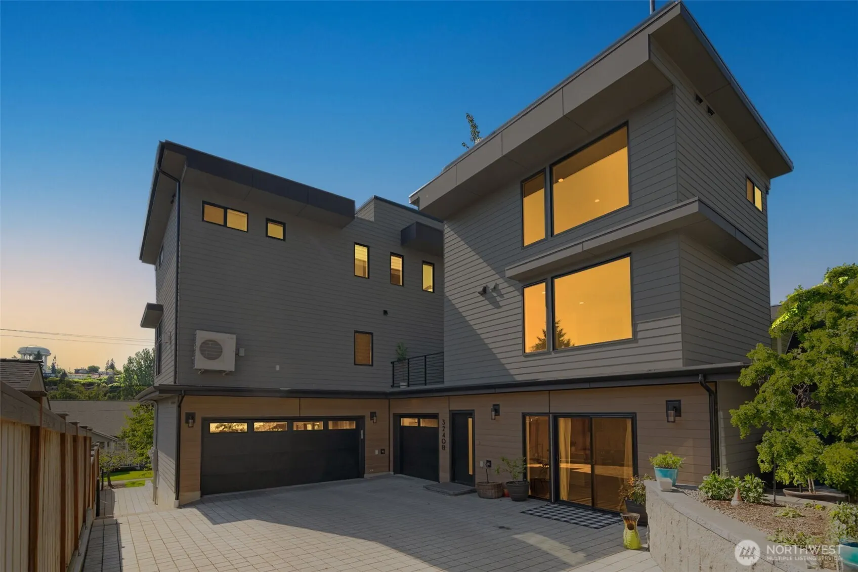 Property photo for 3240 32nd Avenue W #b, Seattle