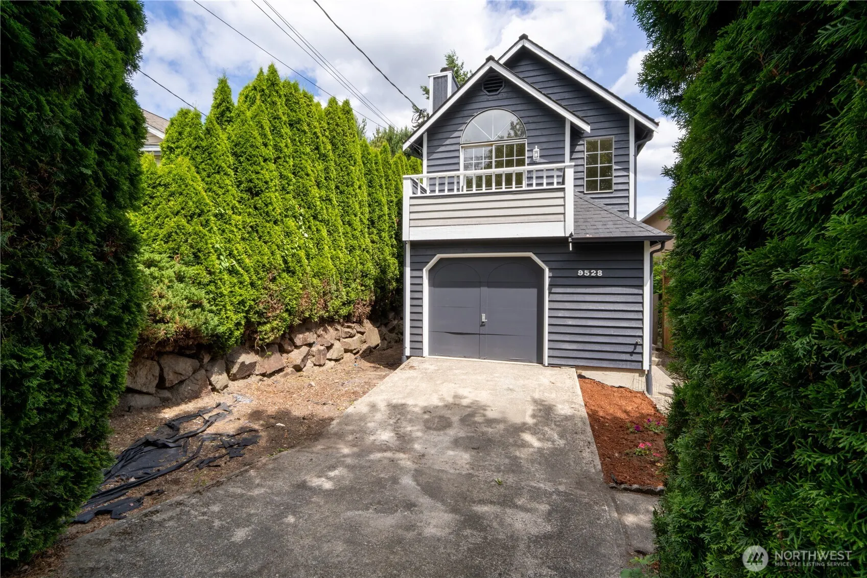 Property photo for 9528 Densmore Avenue N, Seattle photo 2