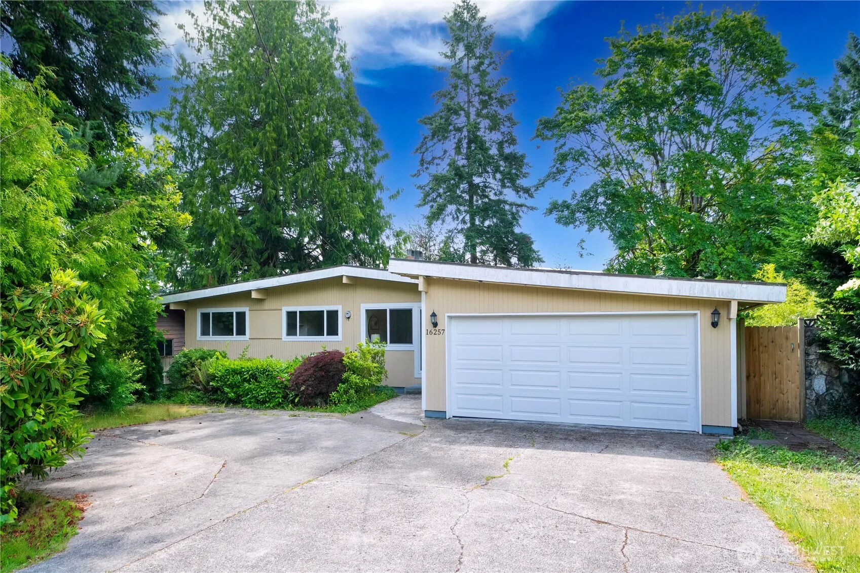 Property photo for 16257 Main Street, Bellevue