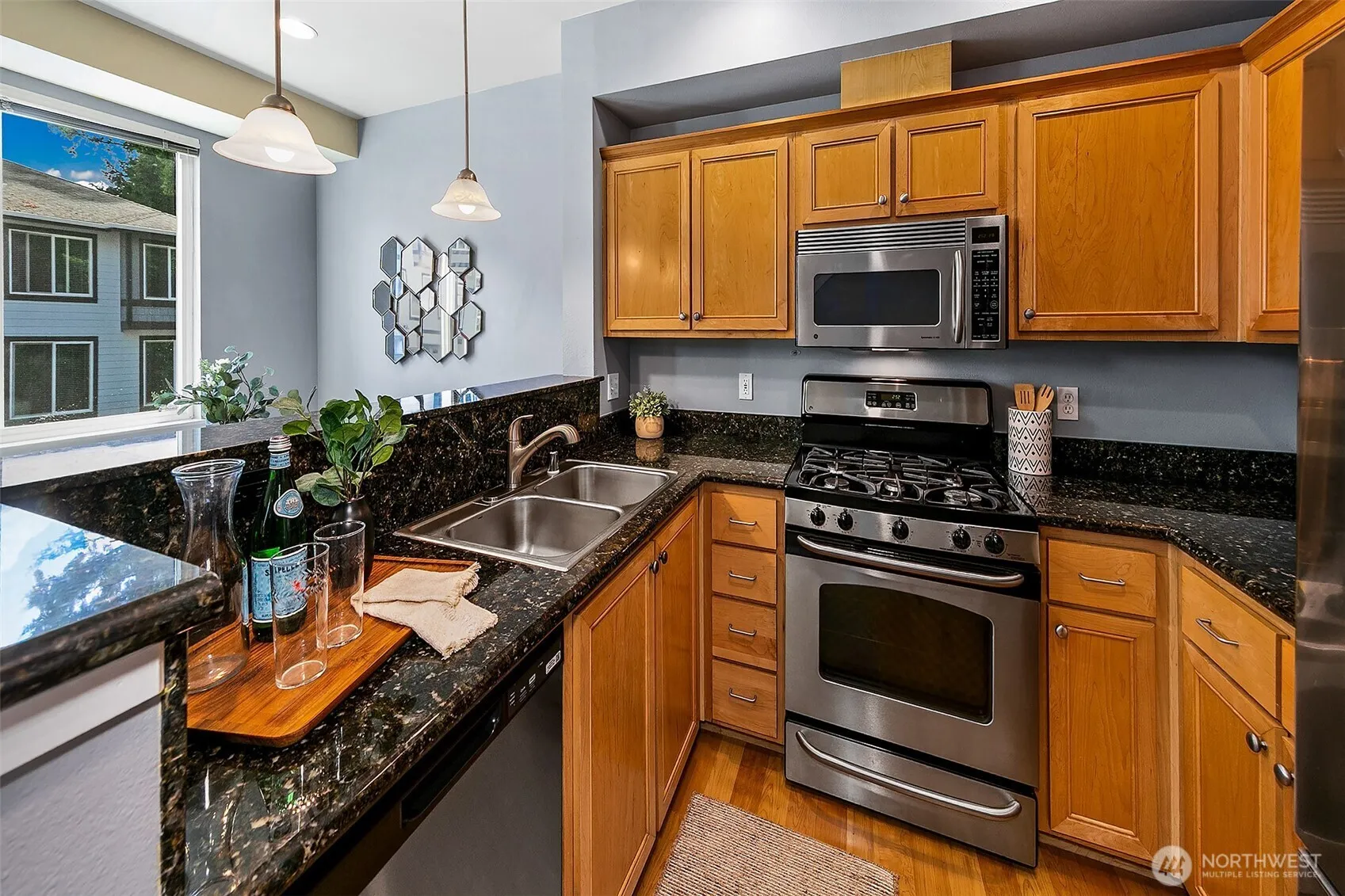 Property photo for 21214 Se 42nd Place, Issaquah photo 4