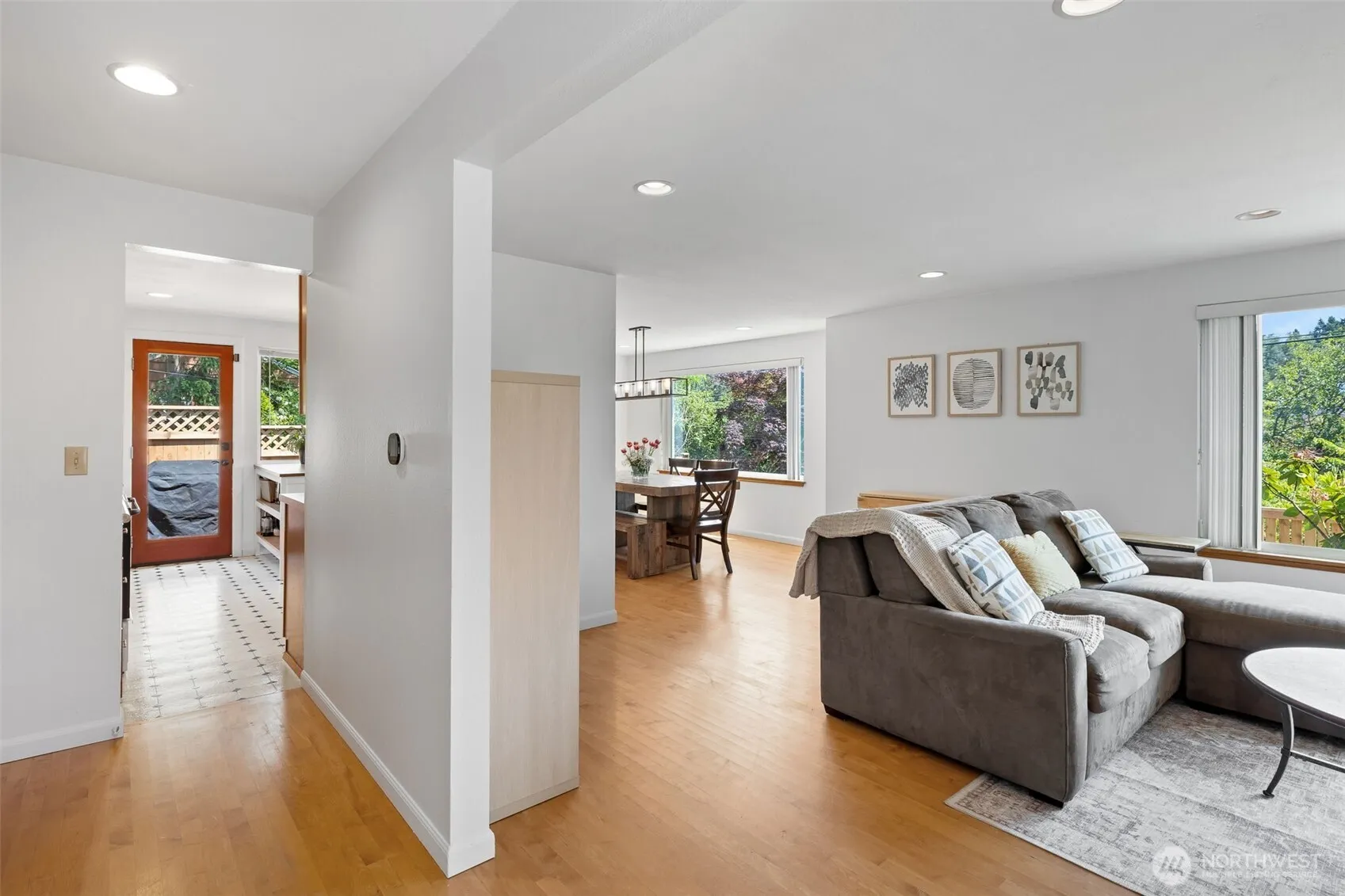 Property photo for 3435 34 Avenue W, Seattle photo 4