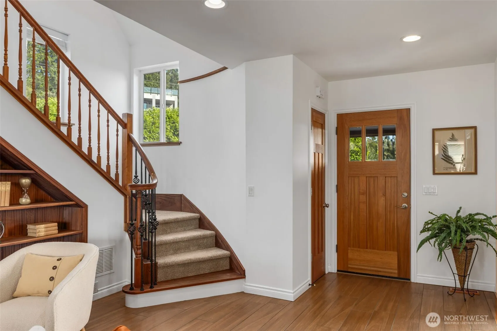 Property photo for 402 Grandey Way Ne, Renton photo 4