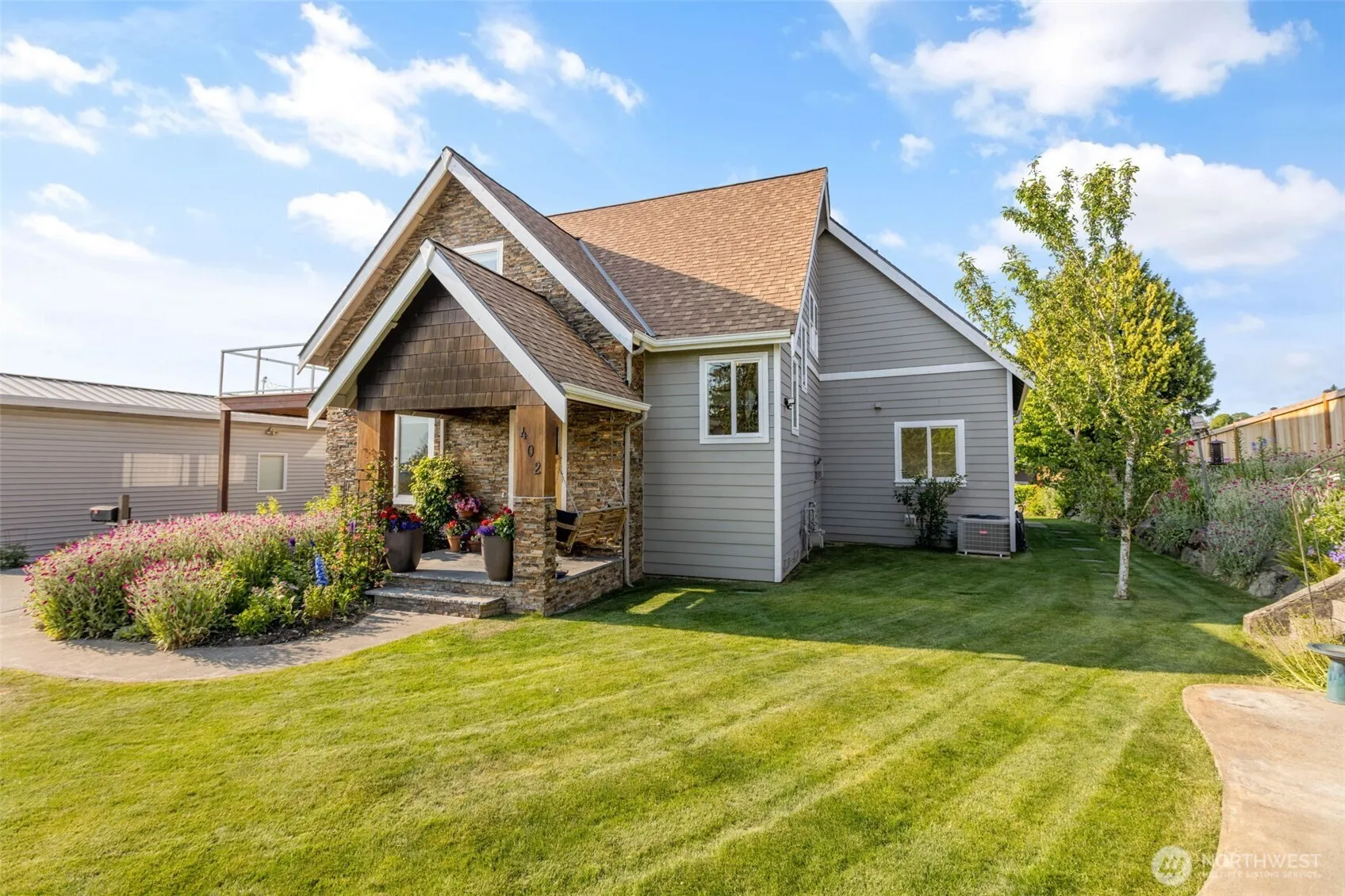 Property photo for 402 Grandey Way Ne, Renton
