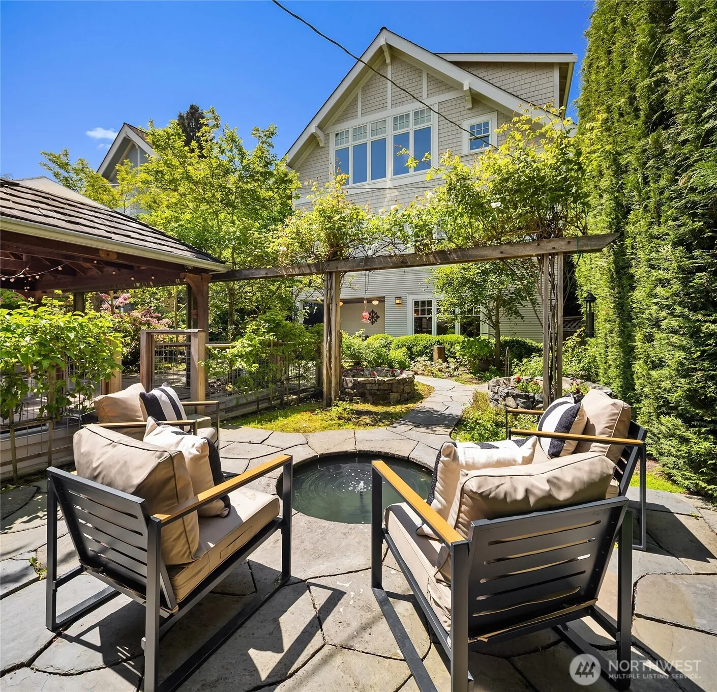Property photo for 914 18th Avenue E, Seattle photo 3