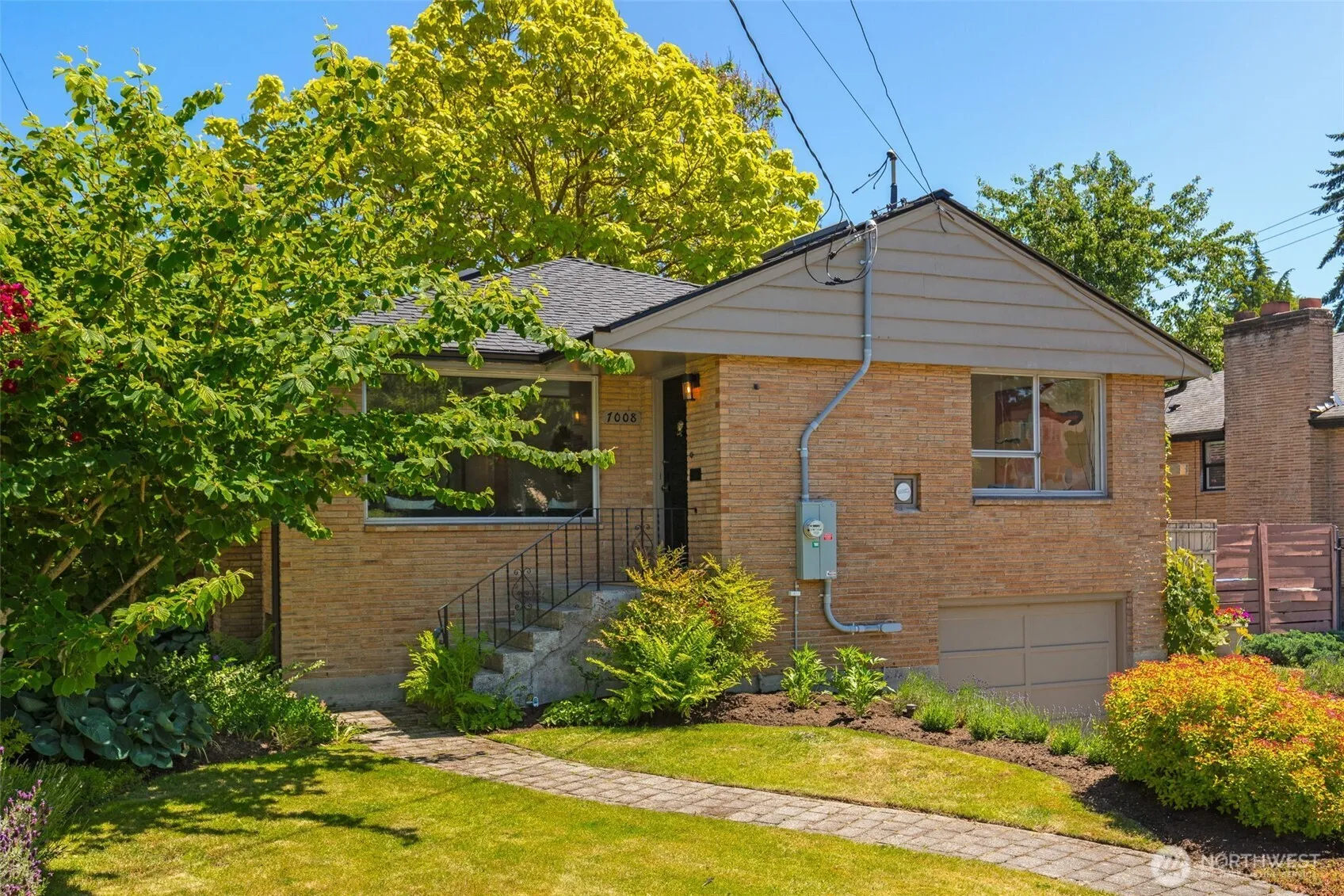 Property photo for 7008 25th Avenue Ne, Seattle photo 2