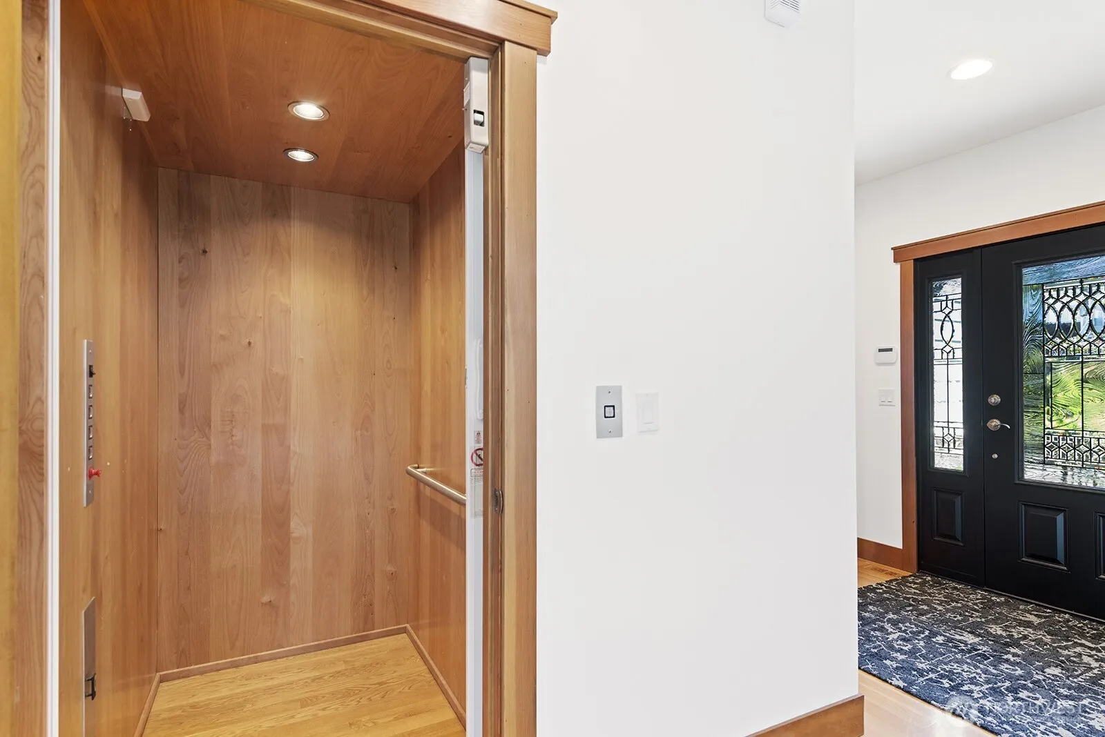 Property photo for 6521 38th Avenue Sw, Seattle photo 4