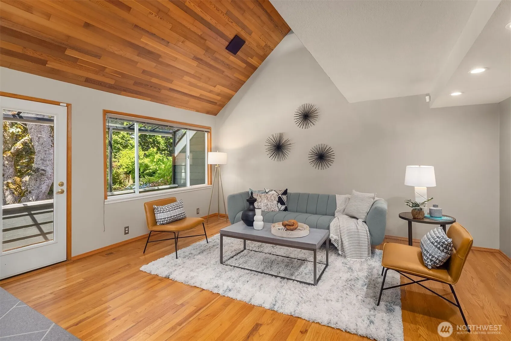 Property photo for 4142 52nd Avenue Sw, Seattle photo 2
