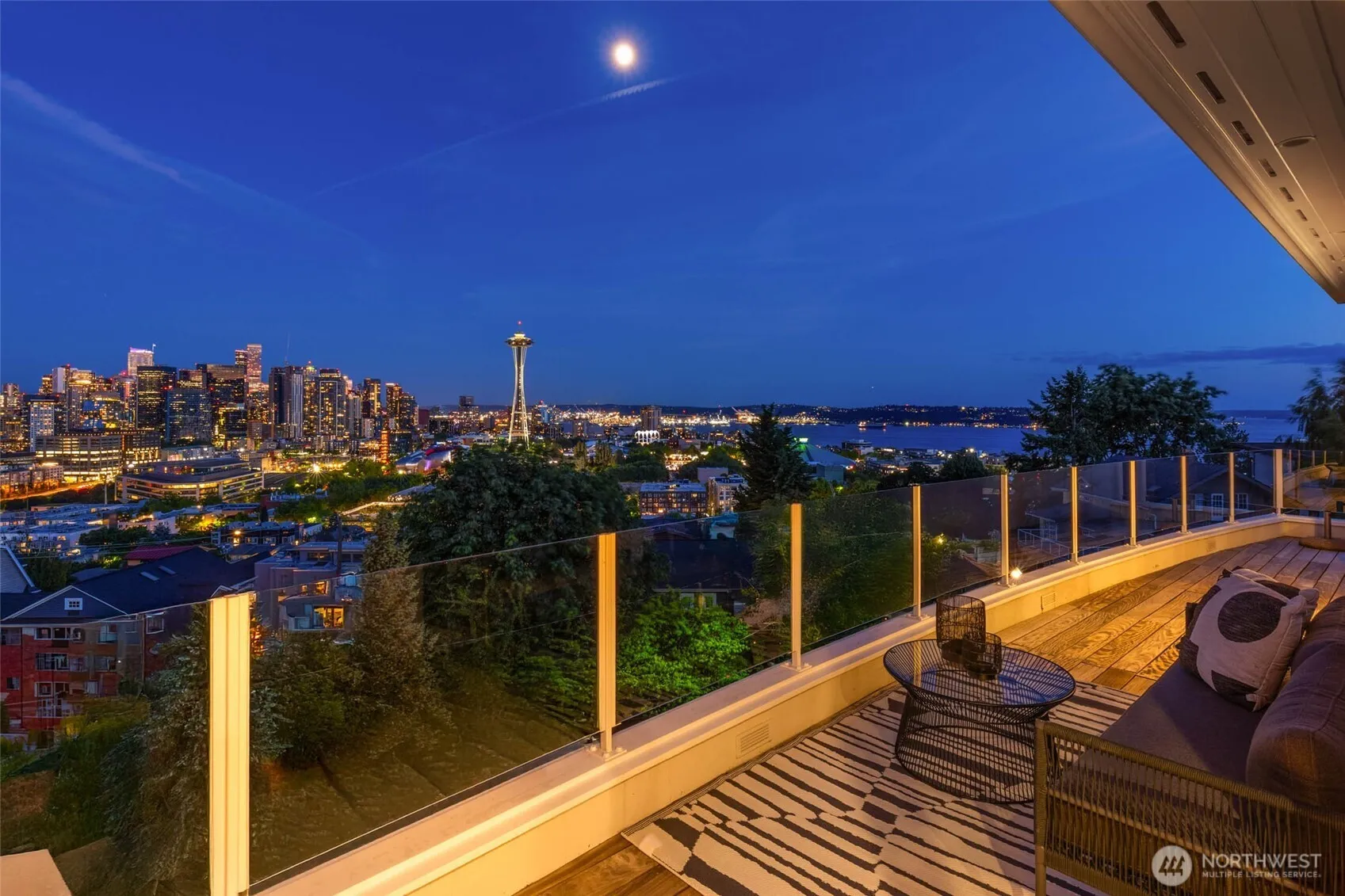 Property photo for 1112 Bigelow Avenue N, Seattle photo 3