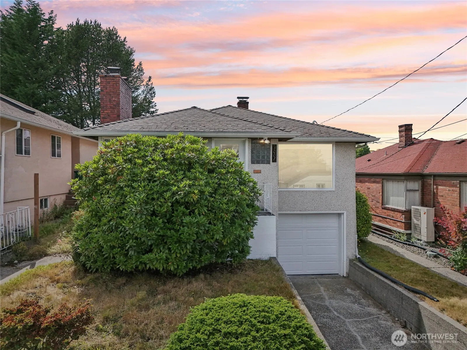 Property photo for 3007 23rd Avenue S, Seattle photo 2