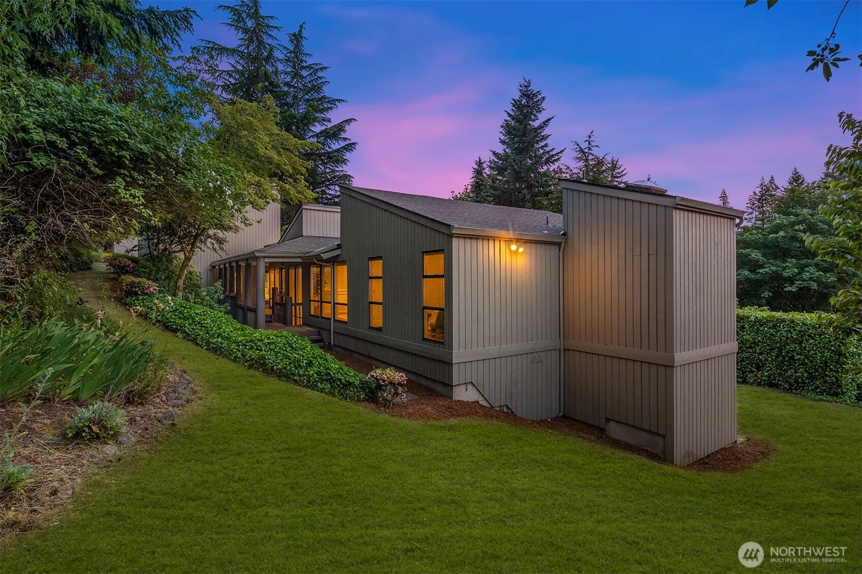 Property photo for 14318 Se 49th Street, Bellevue photo 2
