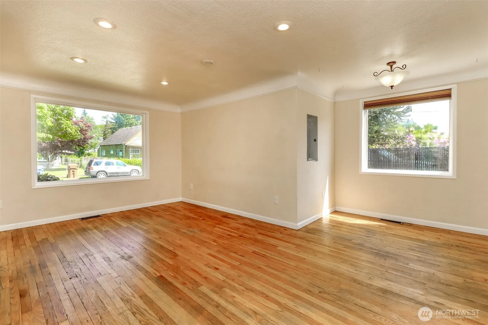 Property photo for 8416 Fawcett Avenue, Tacoma photo 4