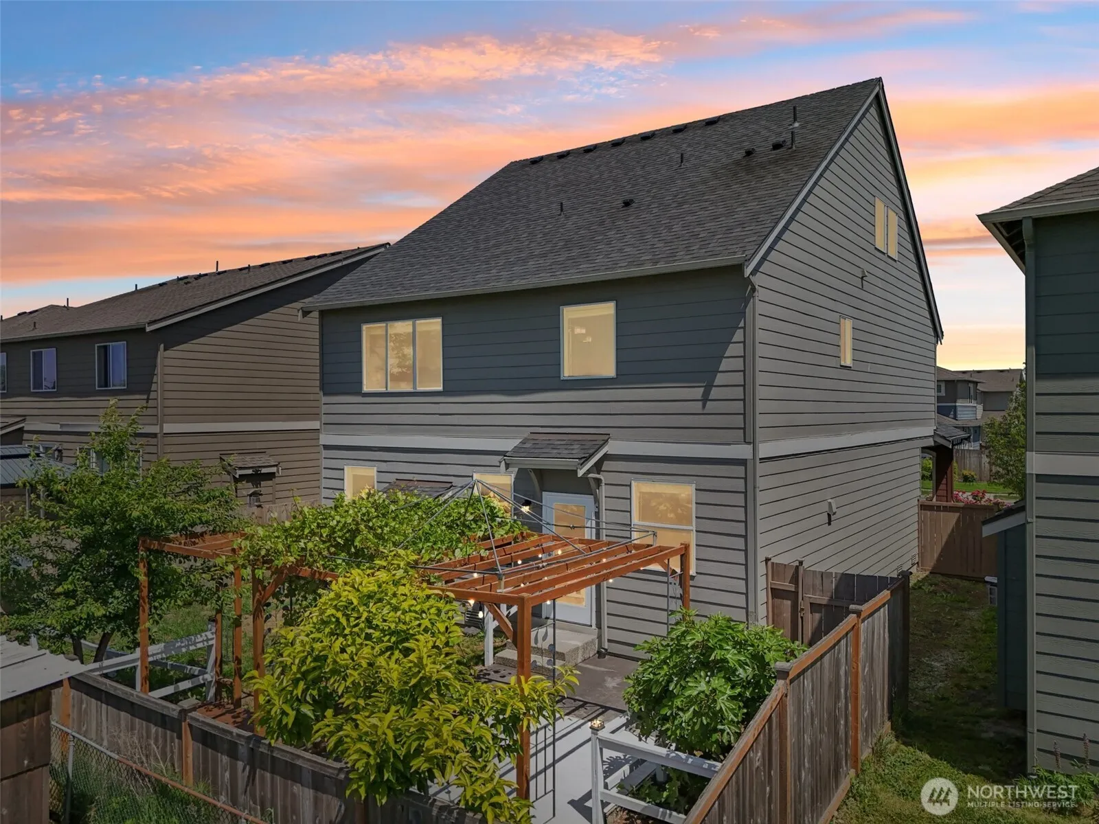 Property photo for 1006 32nd Street Nw, Puyallup photo 2