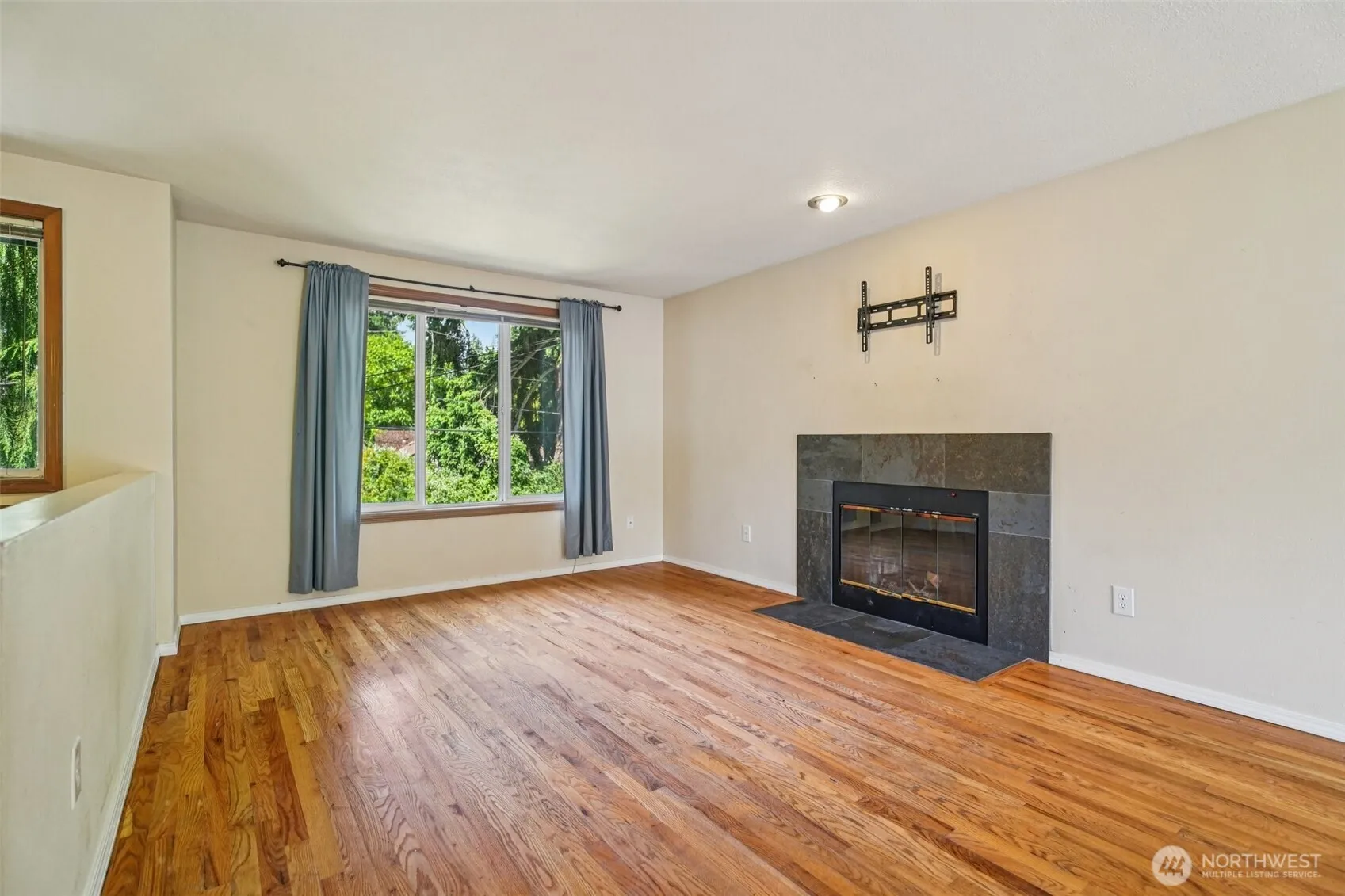 Property photo for 14044 Wayne Place N, Seattle photo 5