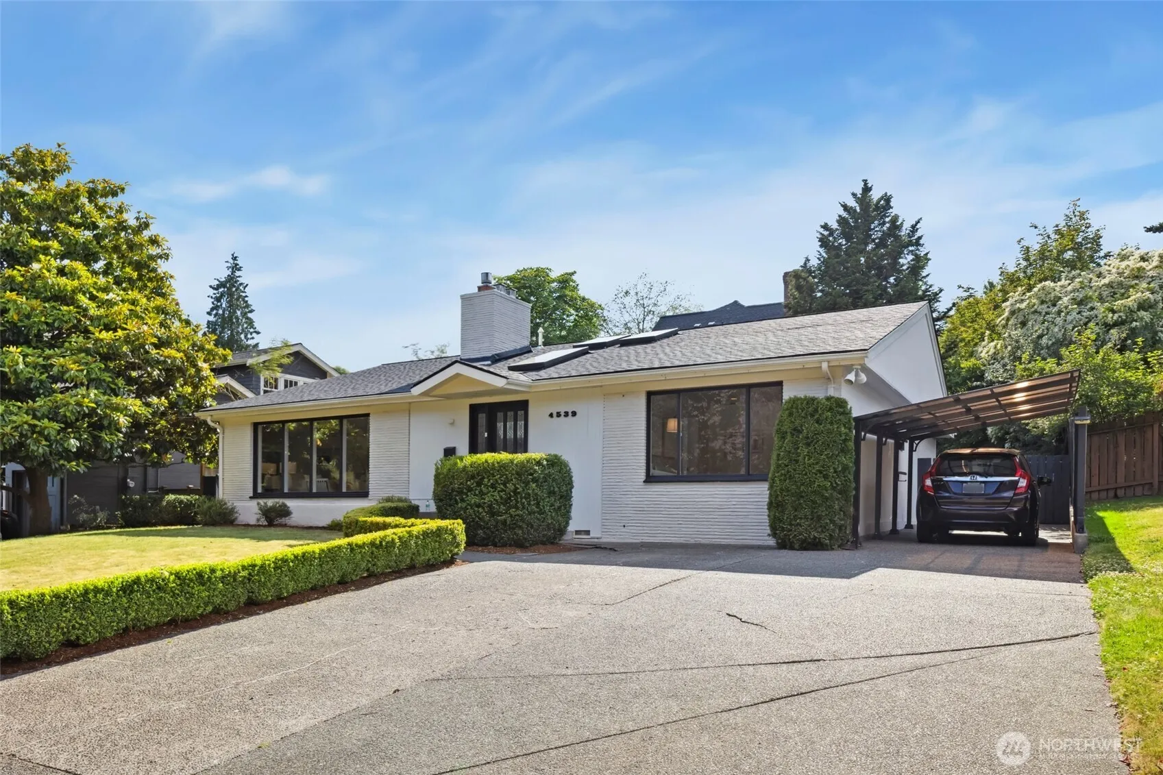 Property photo for 4539 48th Avenue Ne, Seattle photo 2