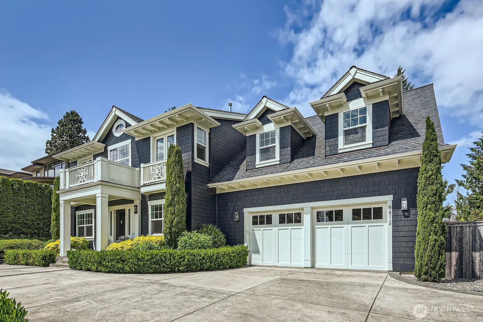 Property photo for 9812 Ne 14th Street, Bellevue photo 2
