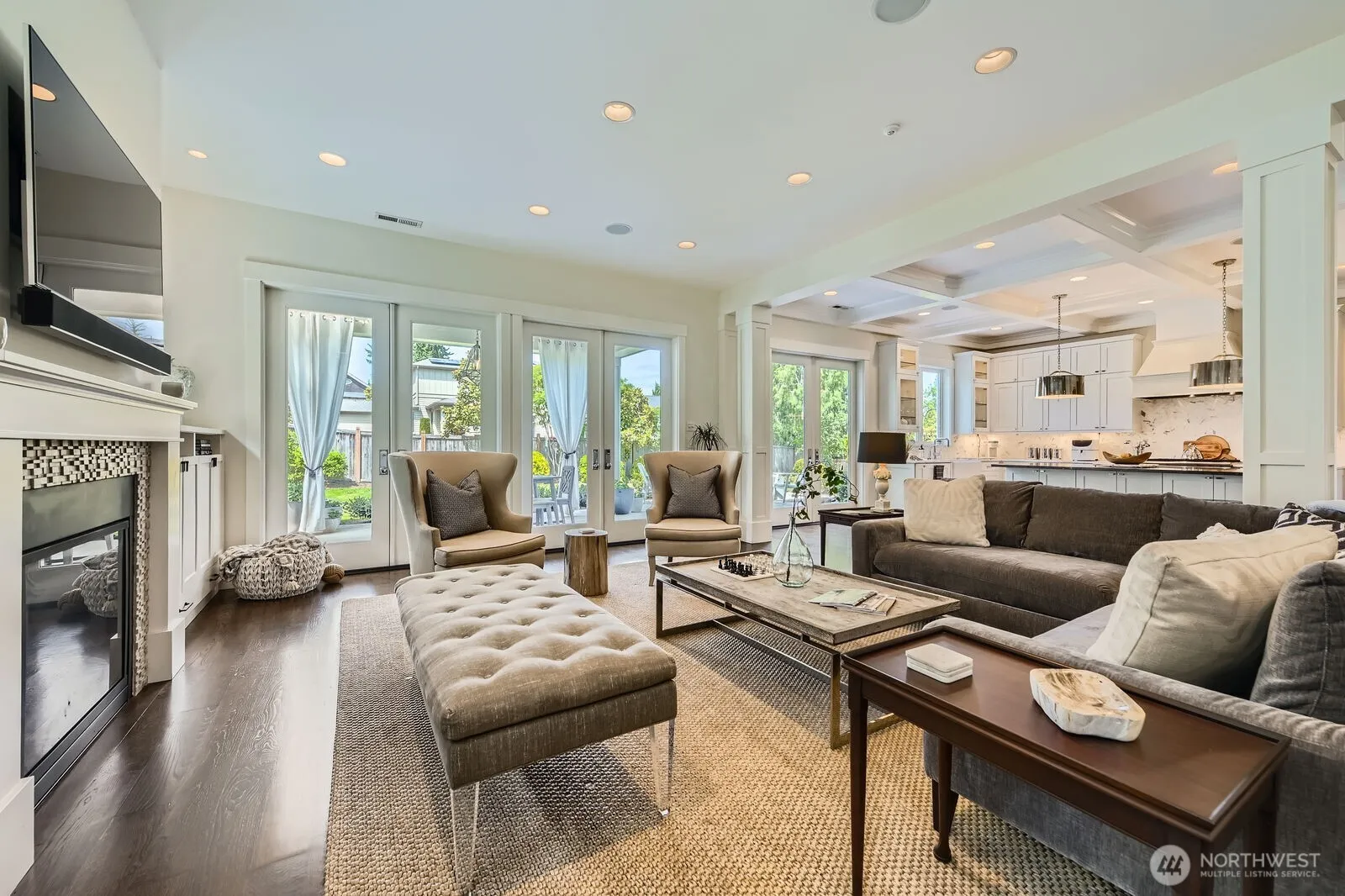 Property photo for 9812 Ne 14th Street, Bellevue photo 4