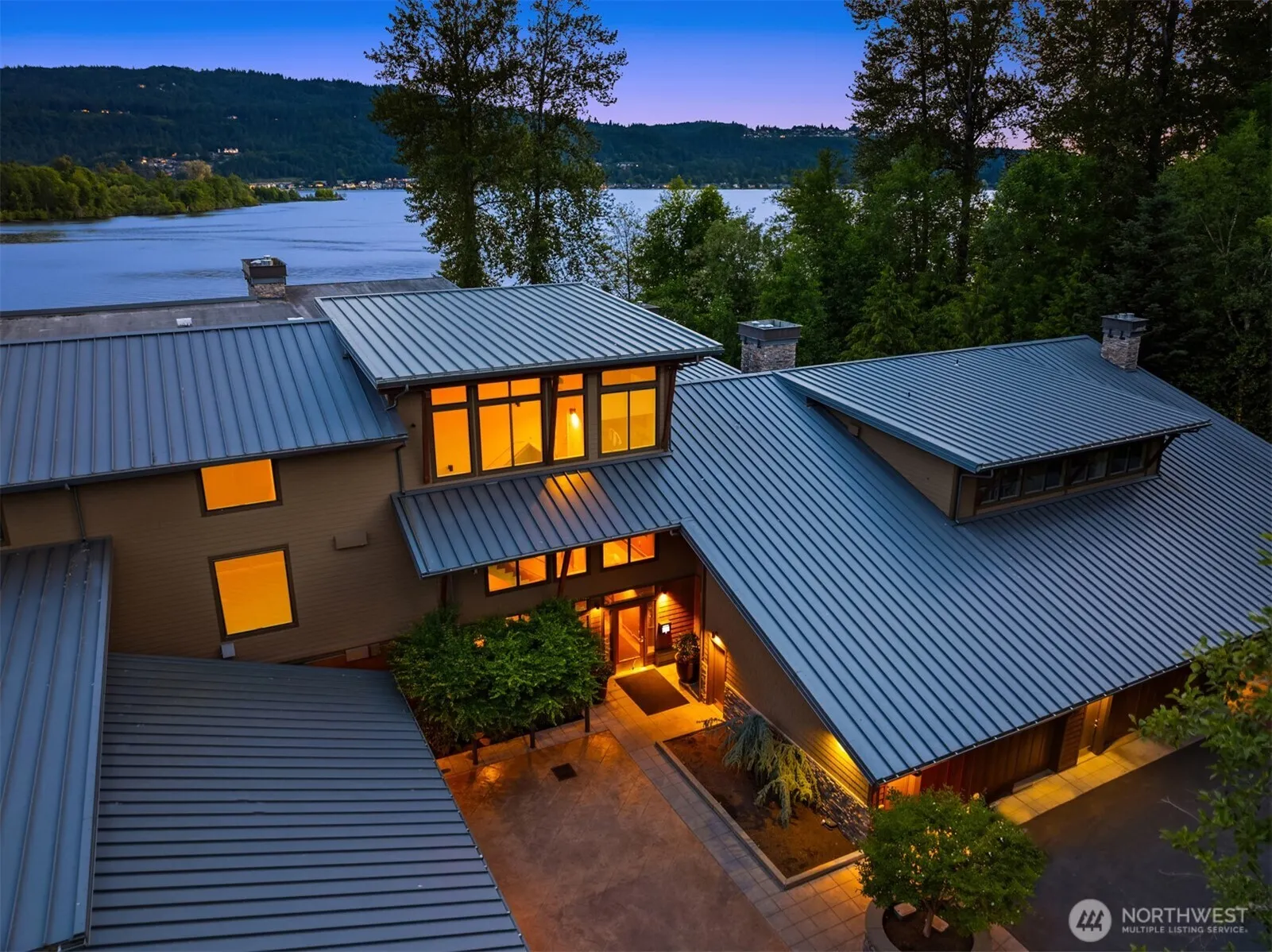 Property photo for 4305 E Lake Sammamish Parkway #4305, Issaquah photo 5