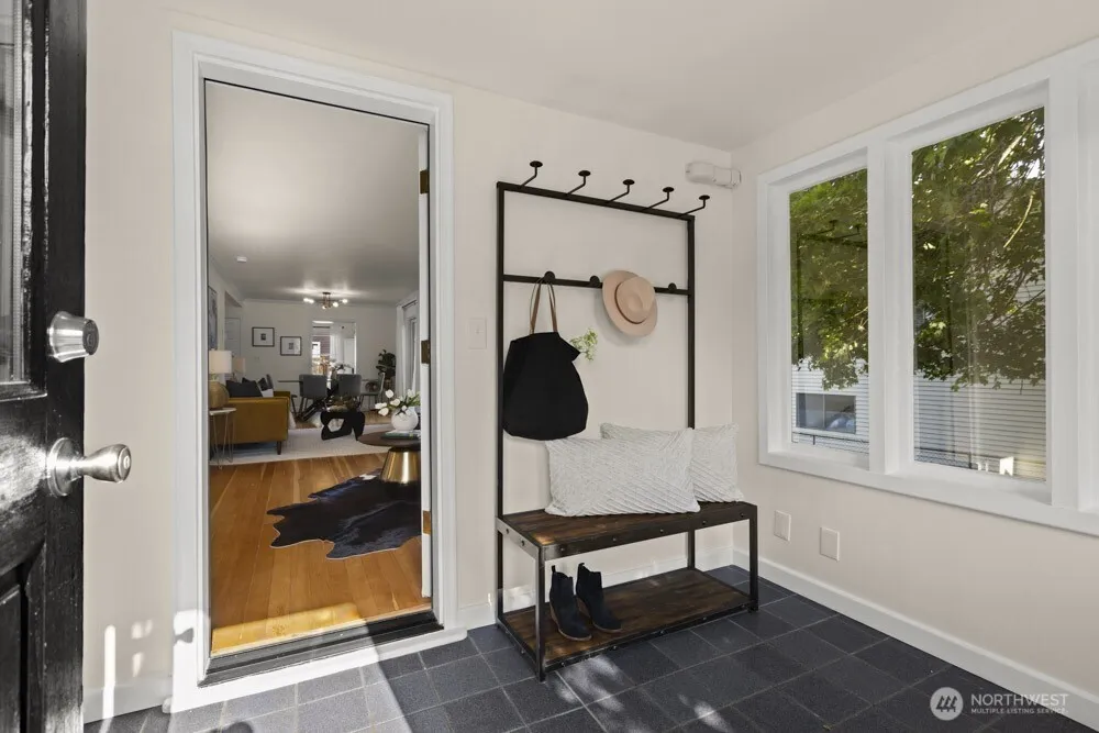 Property photo for 4146 47th Avenue Sw, Seattle photo 3