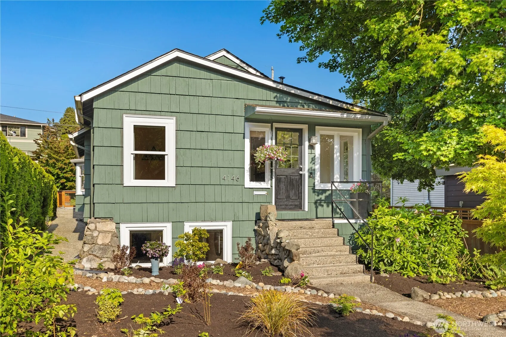 Property photo for 4146 47th Avenue Sw, Seattle photo 2