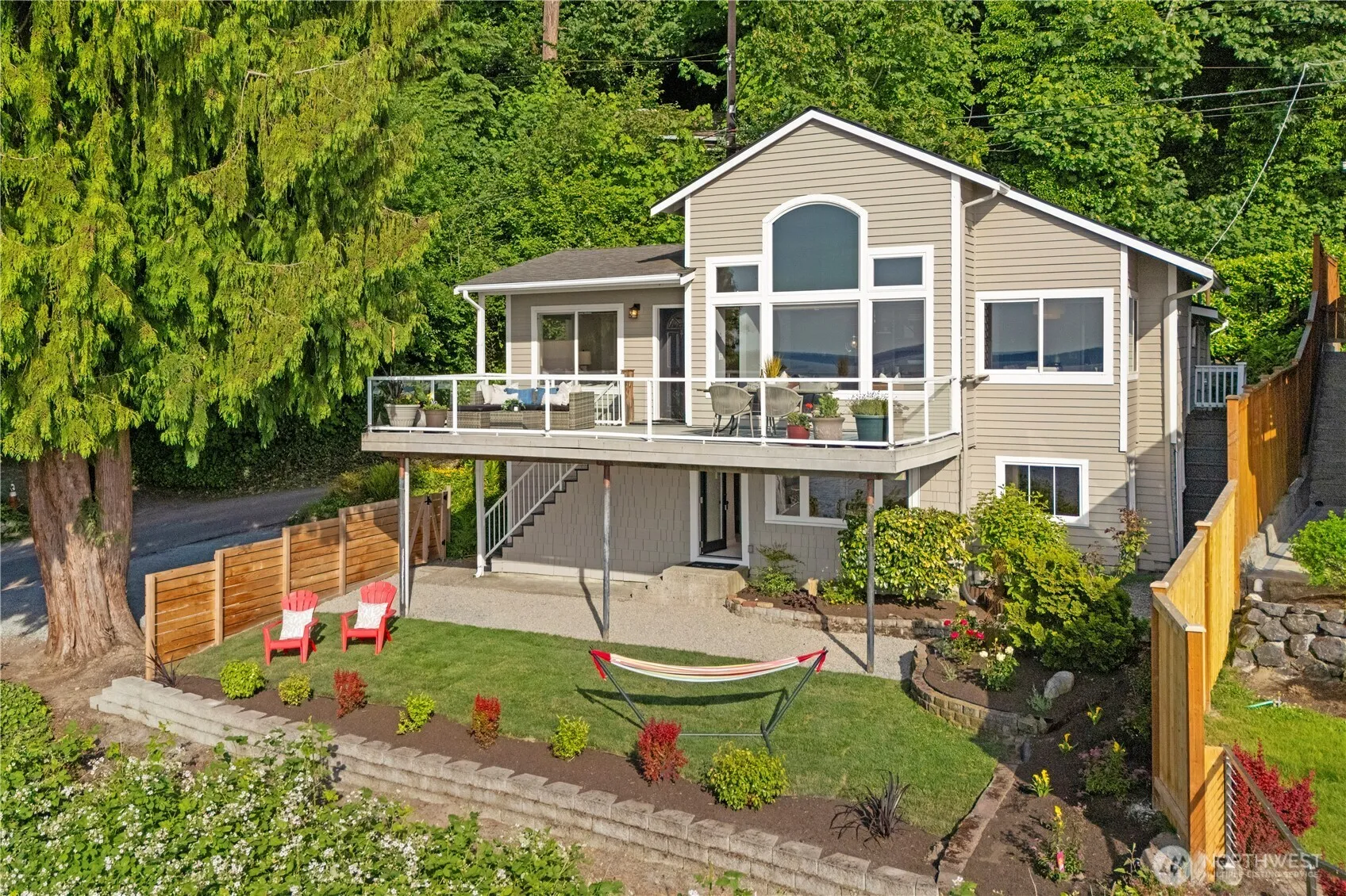 Property photo for 2102 Halleck Avenue Sw, Seattle