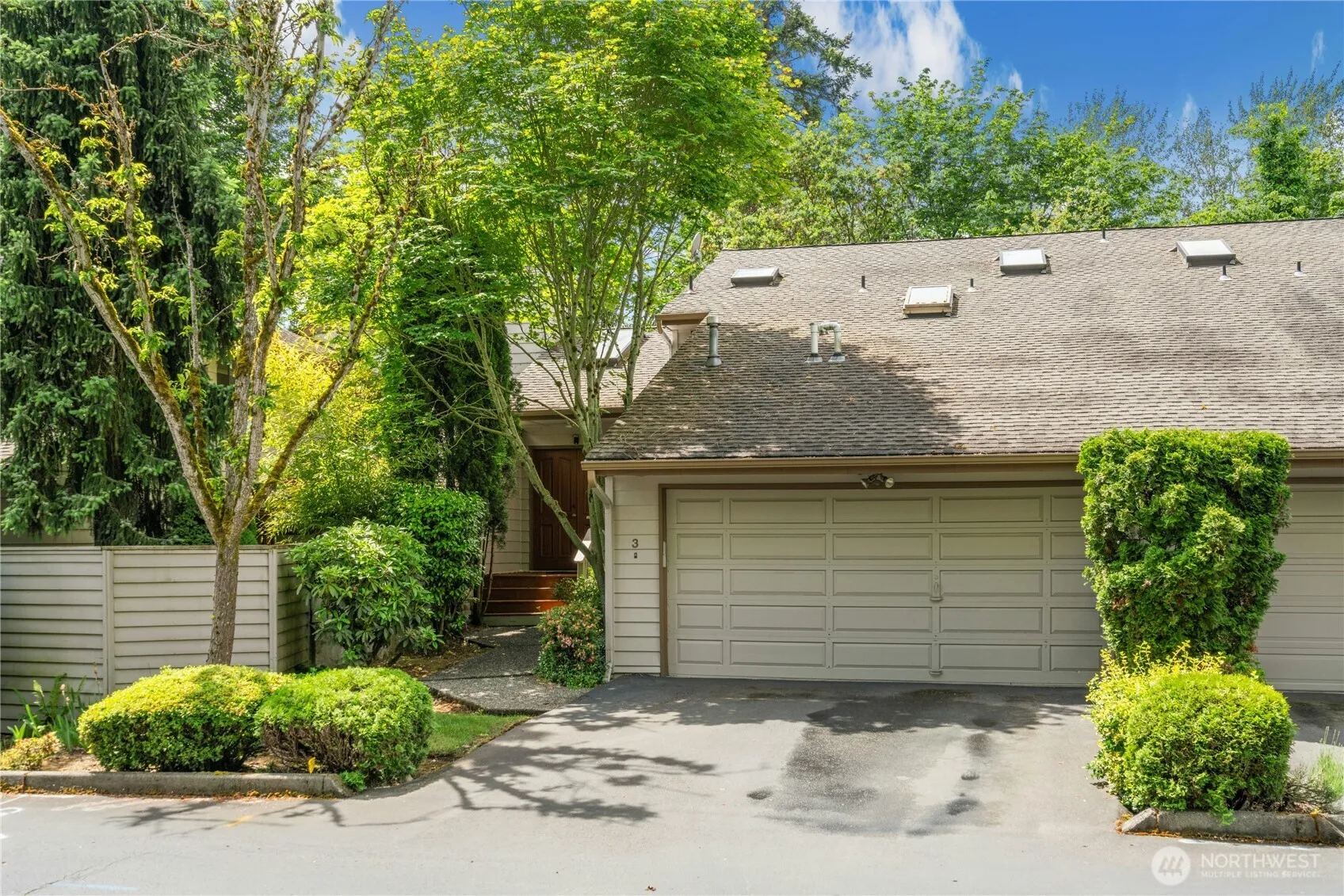 Property photo for 3 143rd Avenue Se, Bellevue photo 2
